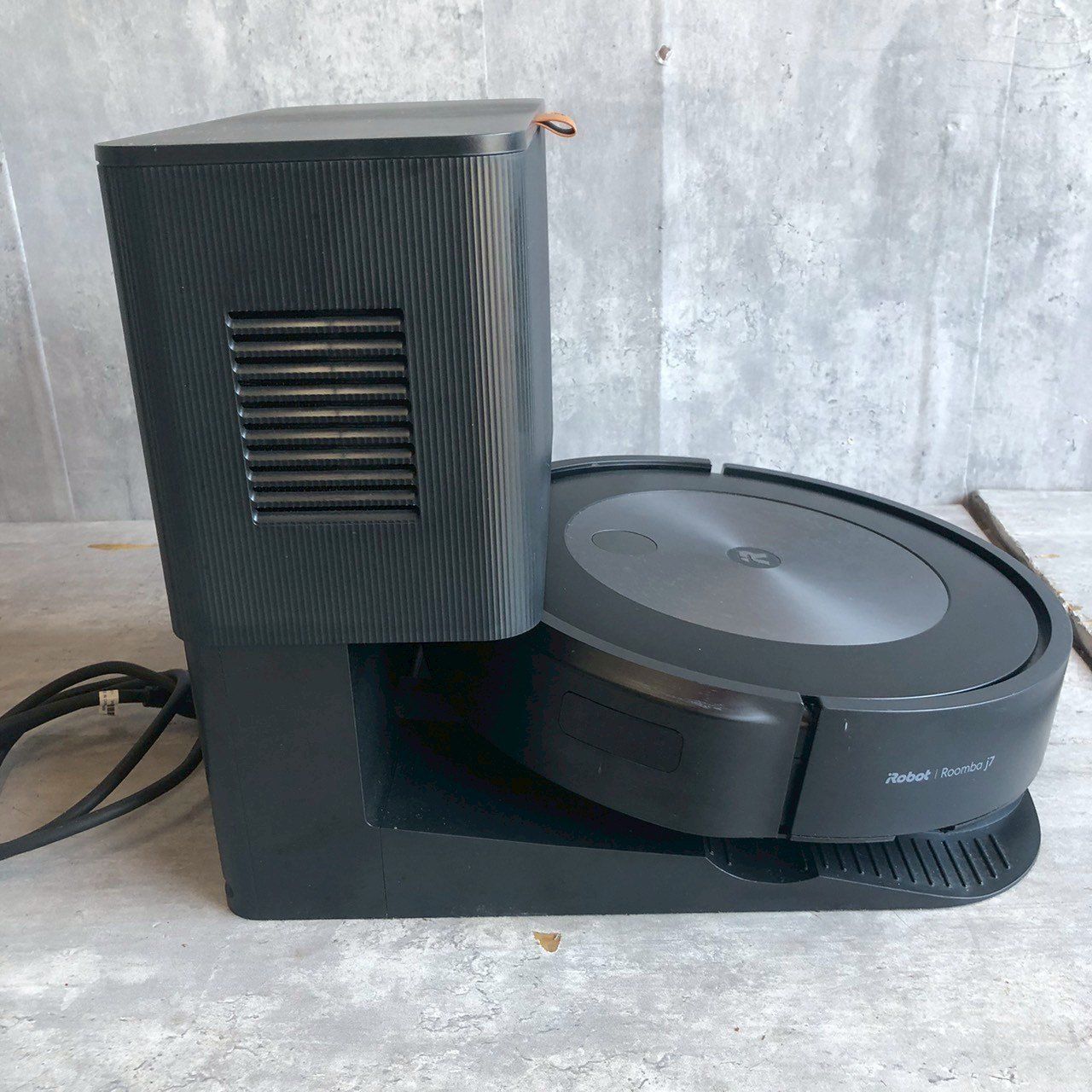 美品】iRobot ルンバ j7 ロボット掃除機 本体 充電ドック付き - メルカリ