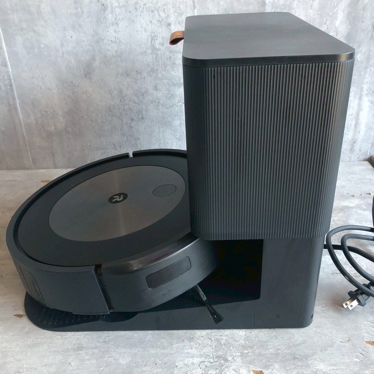 美品】iRobot ルンバ j7 ロボット掃除機 本体 充電ドック付き - メルカリ