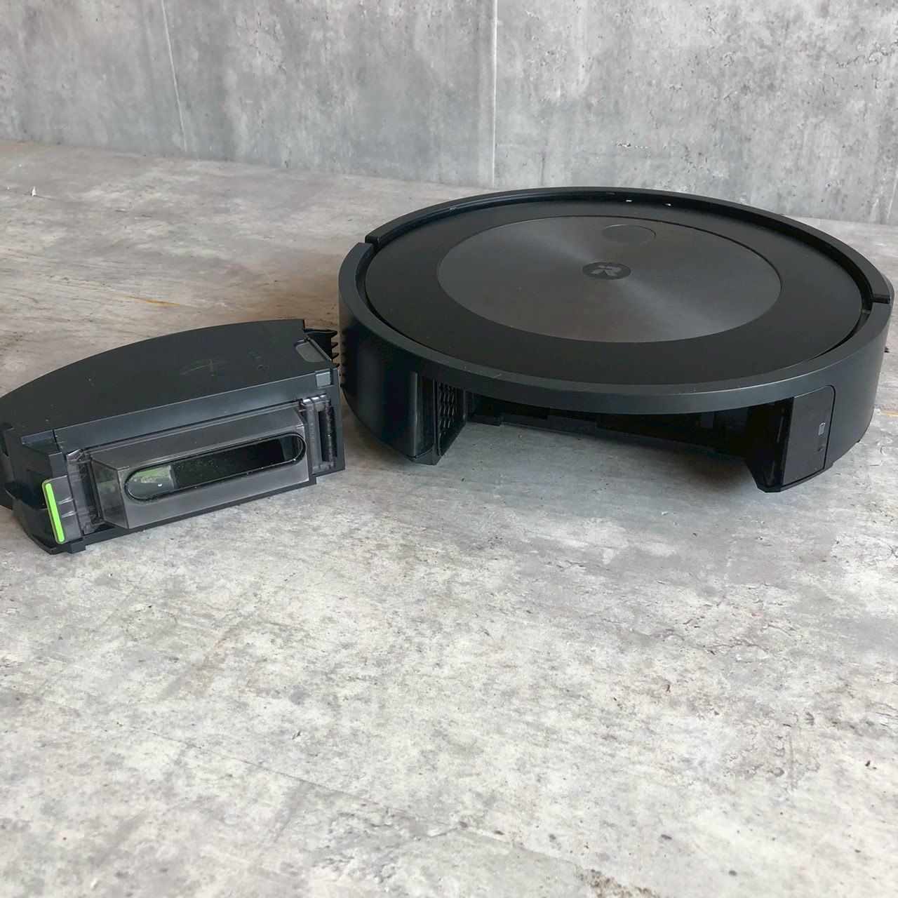 美品】iRobot ルンバ j7 ロボット掃除機 本体 充電ドック付き - メルカリ