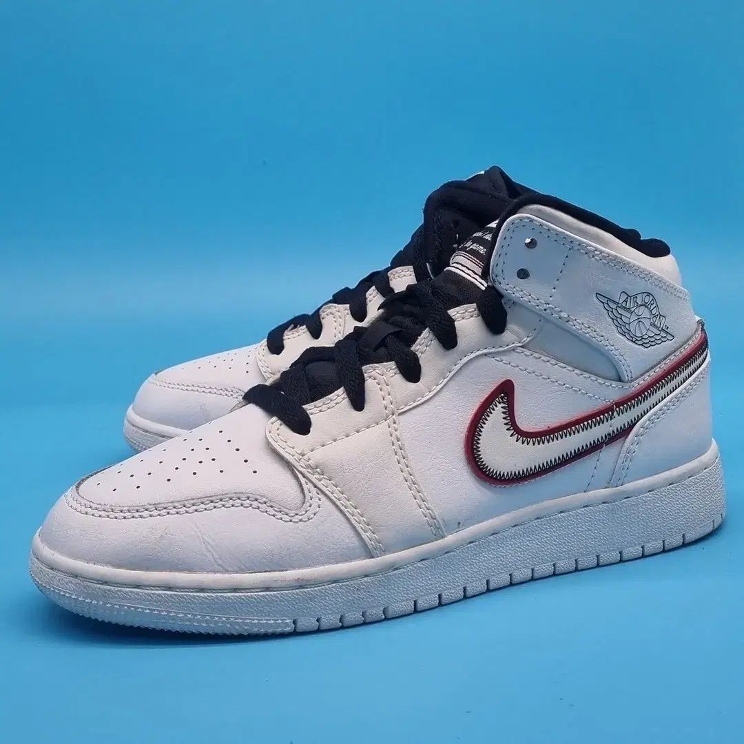 hhh NIKE エアジョーダン1 レトロ ミッド 225