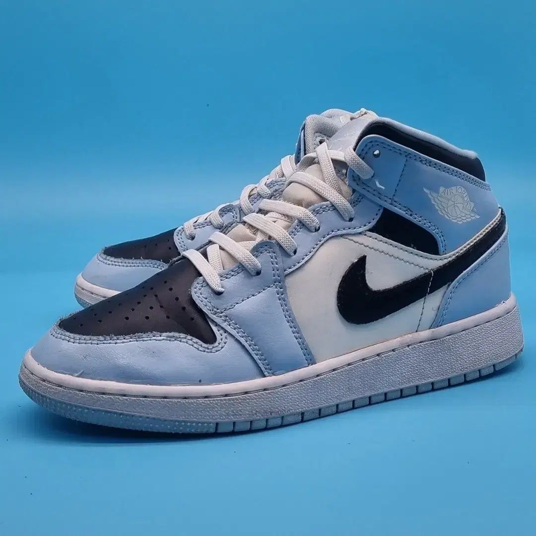 hhh NIKE エアジョーダン1 ミッド 235