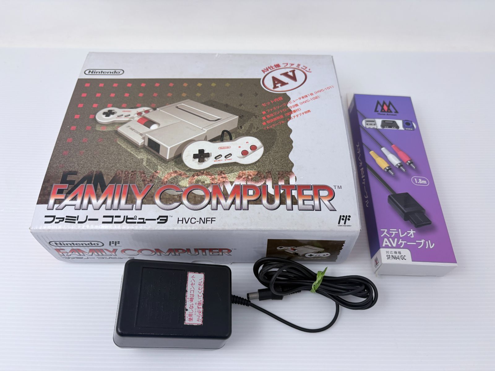 美品【すぐに遊べる】NEW ファミコン 本体・コントローラー2個 セット