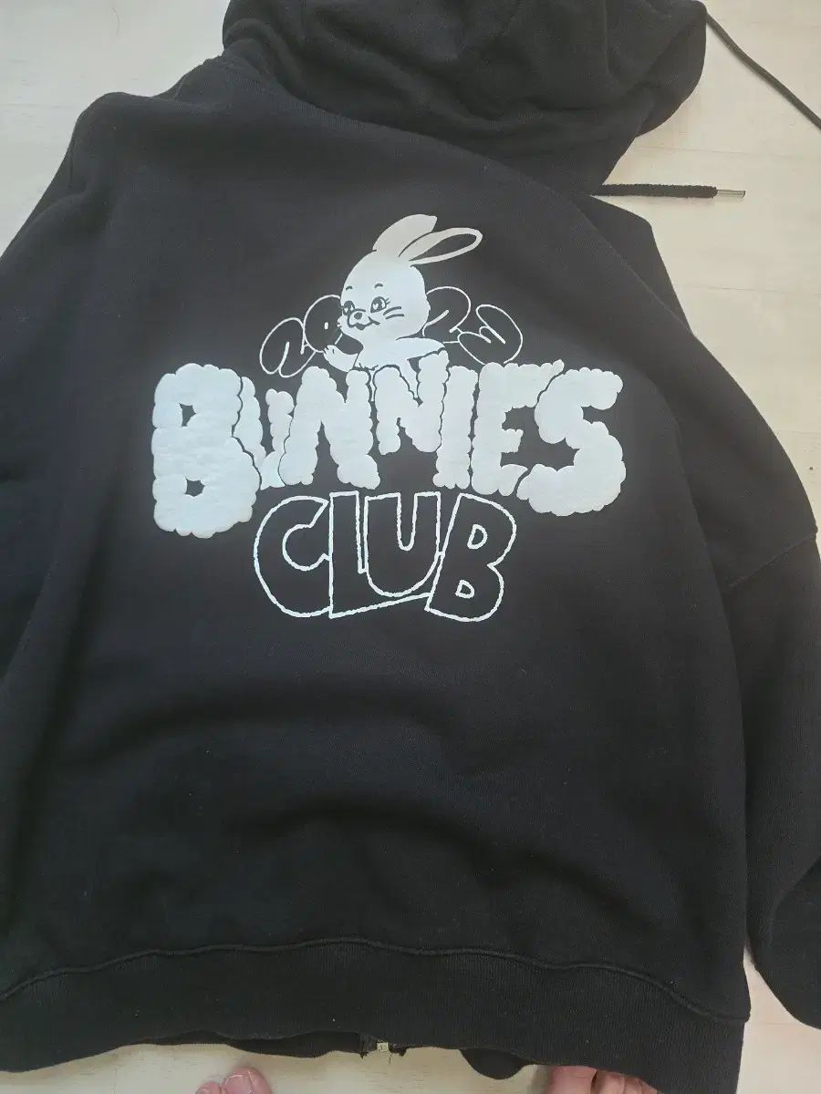 BUNNIES クラブ 2023 フード ジップアップ m サイズ