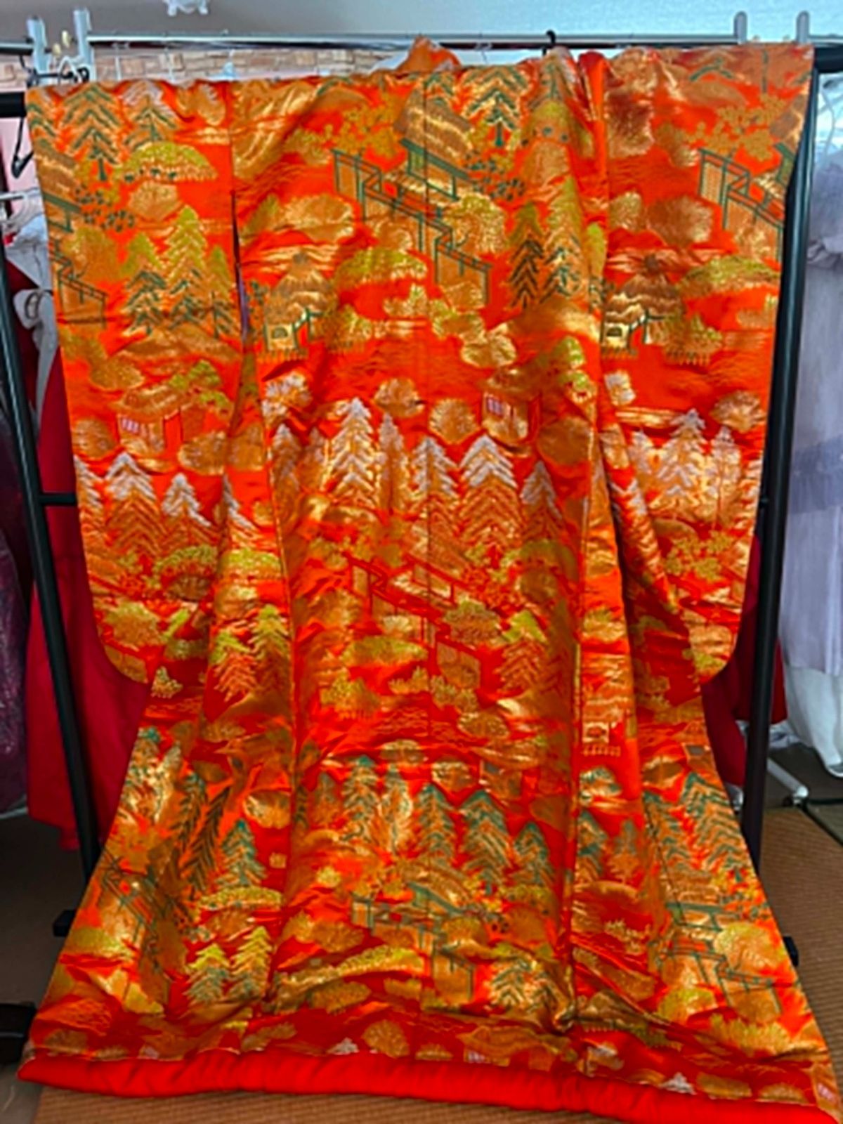 貸衣装処分品 高級打掛　貸衣装処分品 高級打掛　織物　オレンジ　絵巻　掛物
