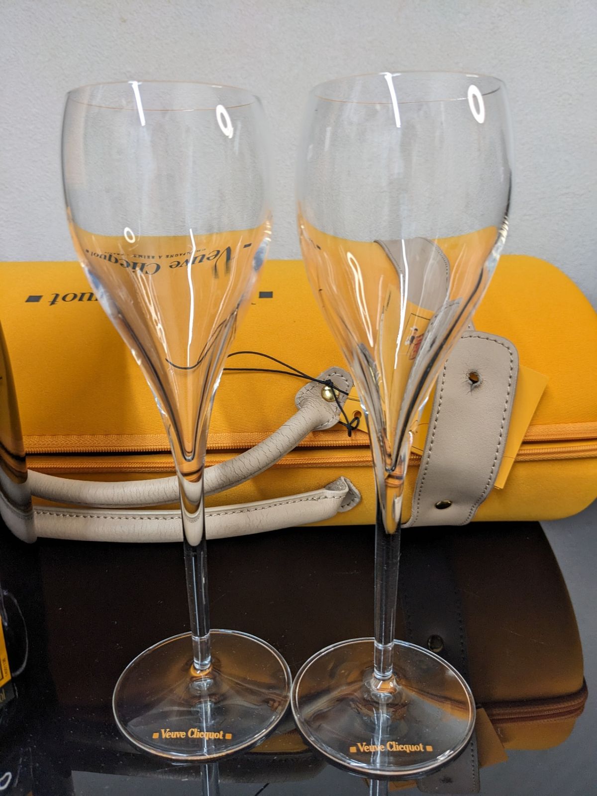 Veuve Clicquot トラベラー シャンパンセット 未使用 ヴーヴ・クリコ トラベラー シャンパンセット - メルカリ