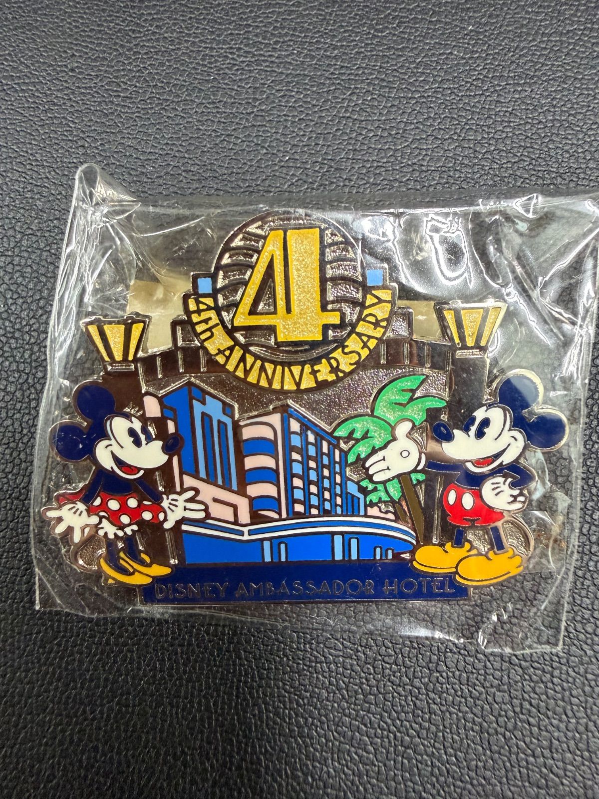 ☆ディズニーランドホテル アンバサダーホテル 記念ピンバッジ 缶