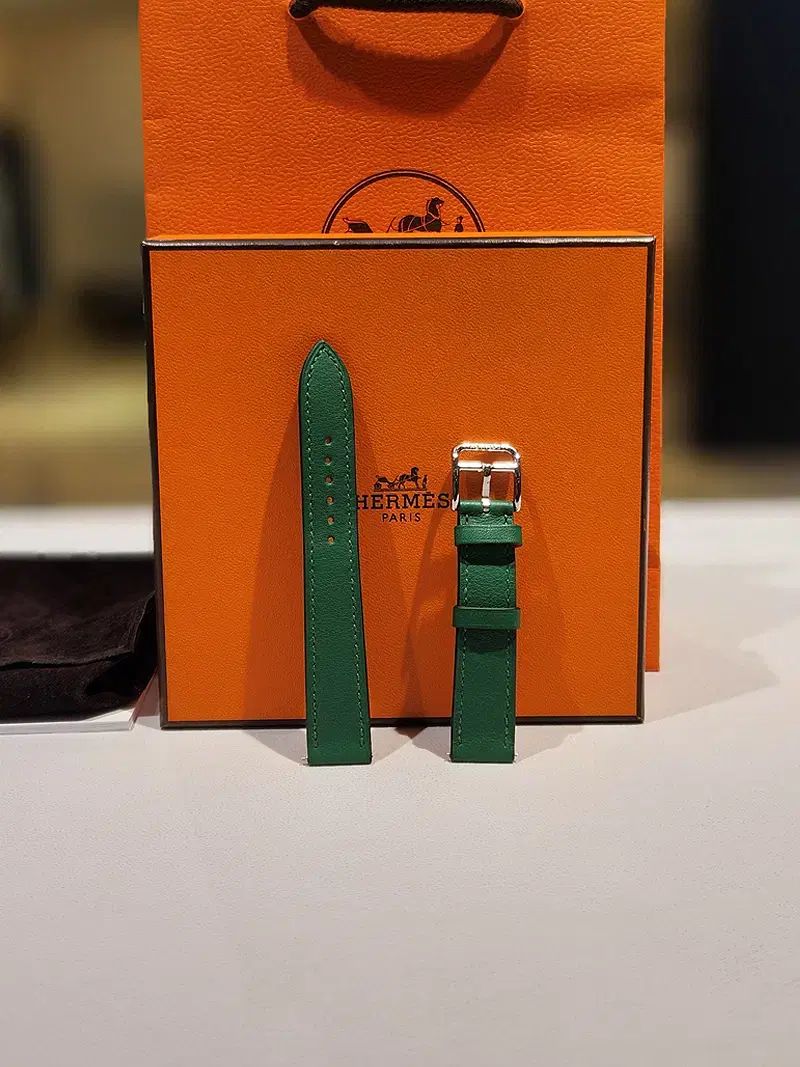 エルメス Hウォッチ スモール 25MM グリーン ストラップ Z刻印 新品
