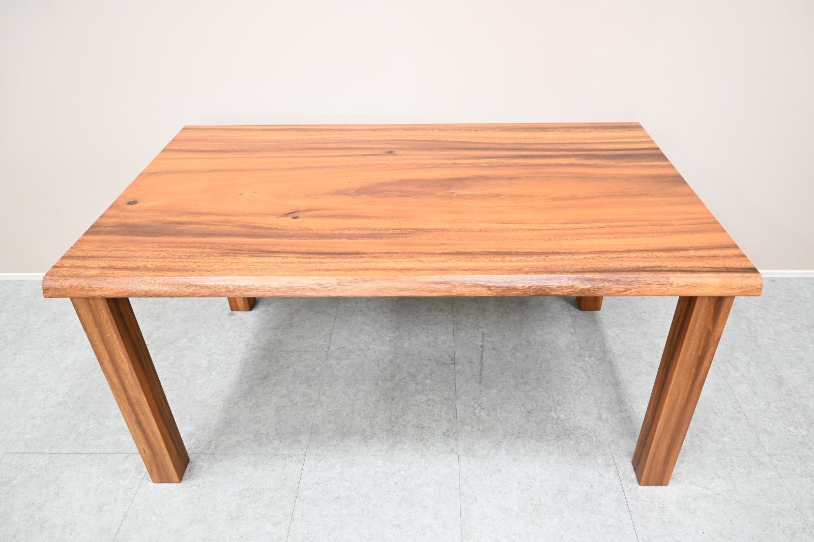 ☆展示美品☆KAGURA 家具蔵 ダイニングテーブル ウォールナット 無垢材