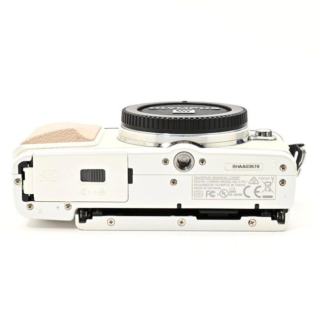 【美品】OLYMPUS ホワイト ミラーレス一眼レフカメラ デジタルカメラ