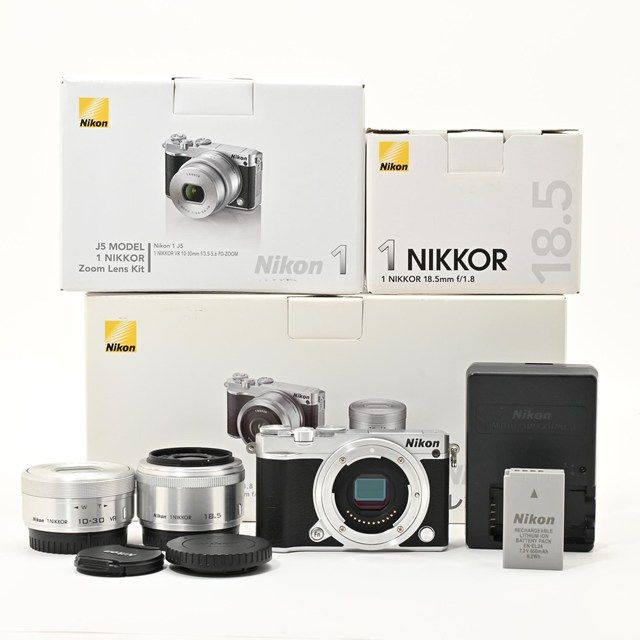 ＜良品＞ Nikon 1 J5 ダブルレンズキット シルバー｜ミラーレス一眼｜シャッター数4,615枚｜レンズ2本付き｜動作良好｜外観きれい｜元箱付き｜実用性に優れたセット