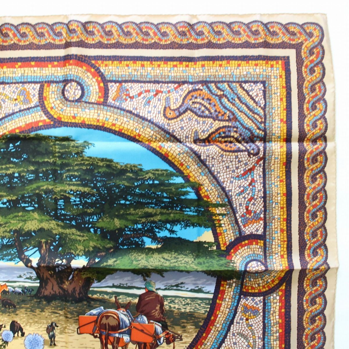 HERMES エルメス カレ 90 スカーフ ヒマラヤ杉の下で シルク100