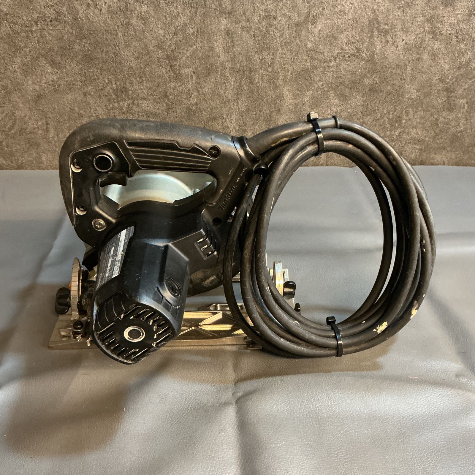 ★マキタ(makita) 電子マルノコ 5735C【越谷店】 電動工具・エア工具 【】マキタ(makita) 電子マルノコ 5735C 【越谷店】
