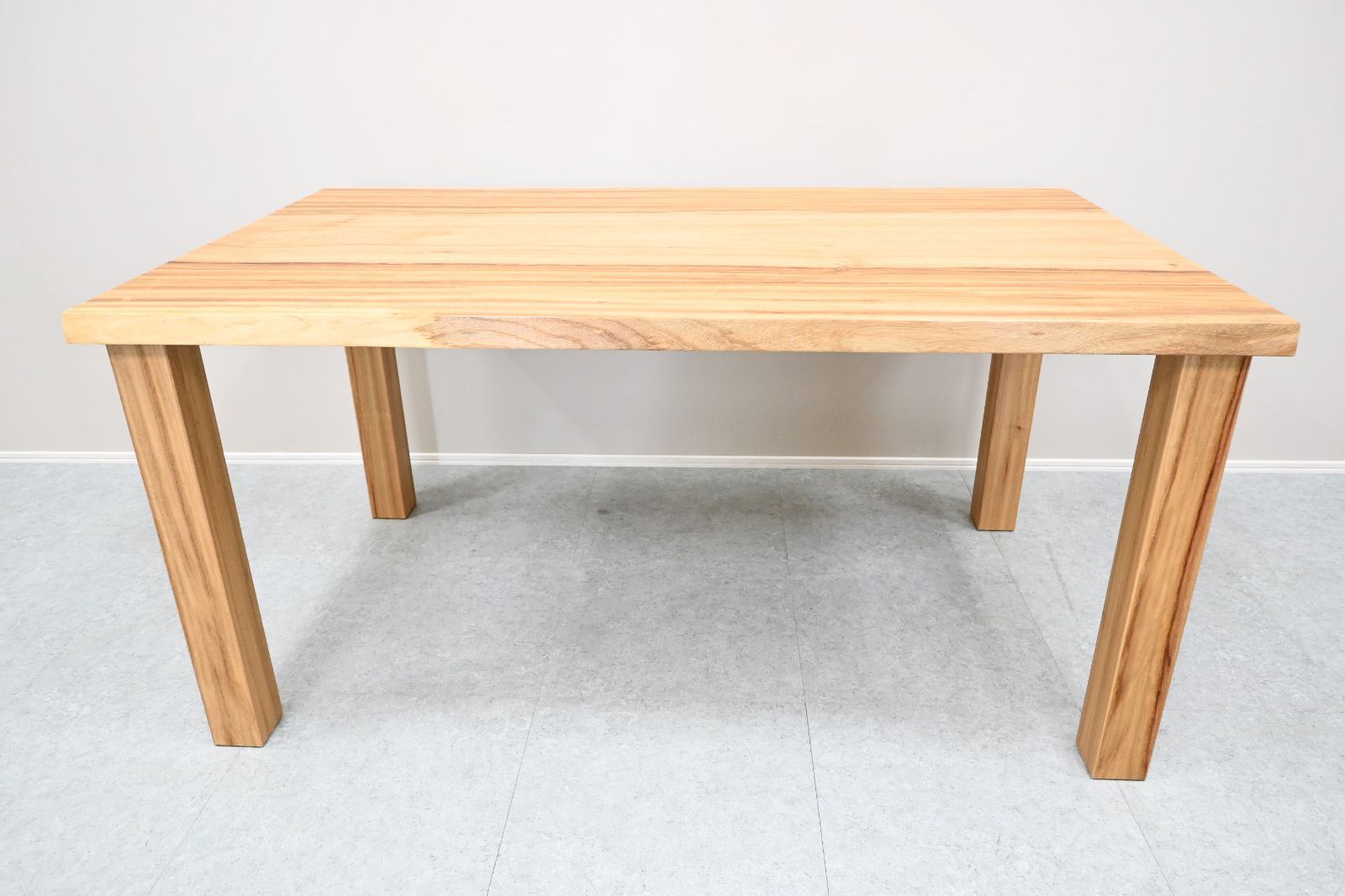 ☆展示美品☆KAGURA 家具蔵 ダイニングテーブル 無垢材 一枚板テーブル