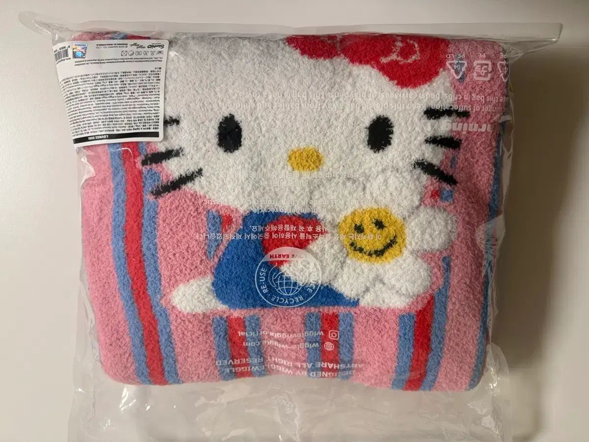 ハローキティXウィグルウィグル ラウンジ ローブ 22,781円