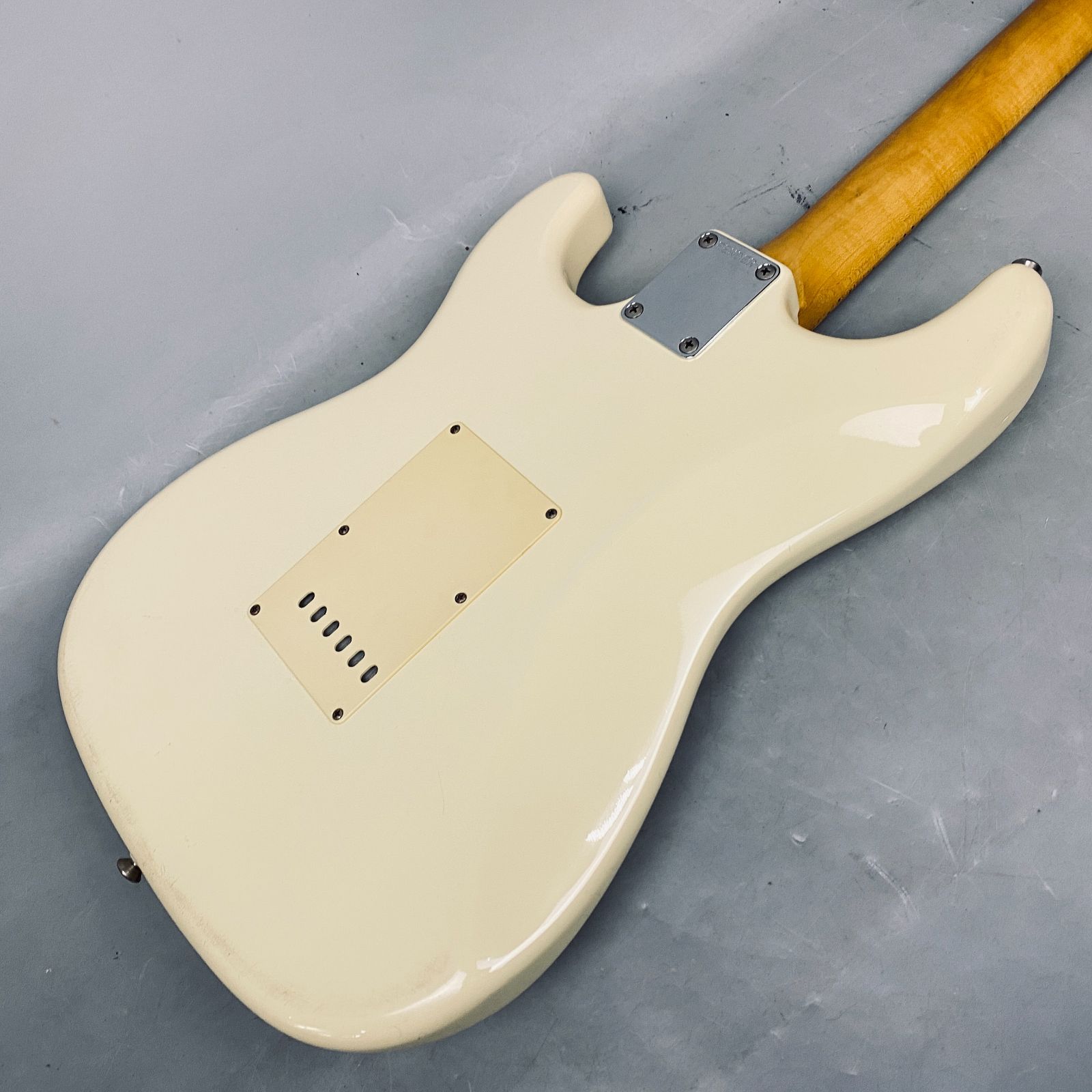 Fender Japan ST67-85 VWH 1989年製 AA52D075700 f145 - メルカリ