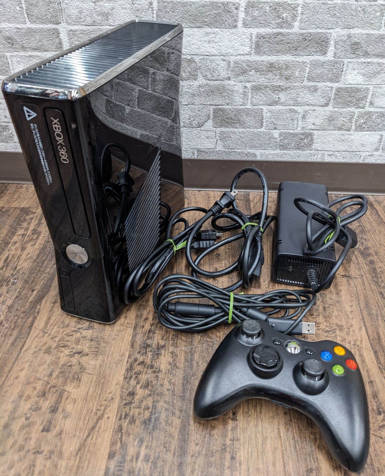 XBOX ◇ 360 S CONSOLE 250GB Model1439 コントローラー付き 初期化済