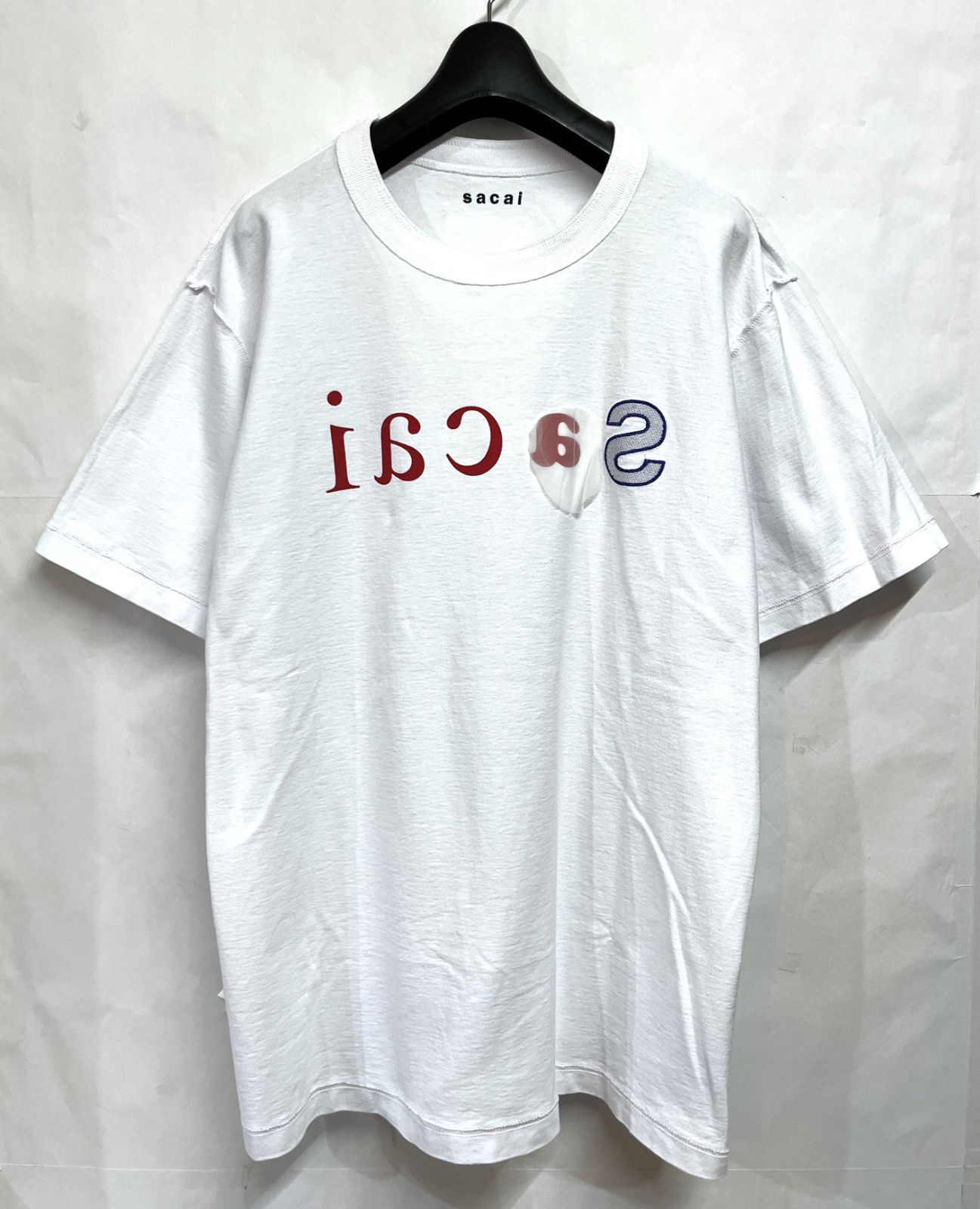 sacai｜サカイ 青山店限定 Sロゴ Tシャツ 23-0671S OTB - メルカリ