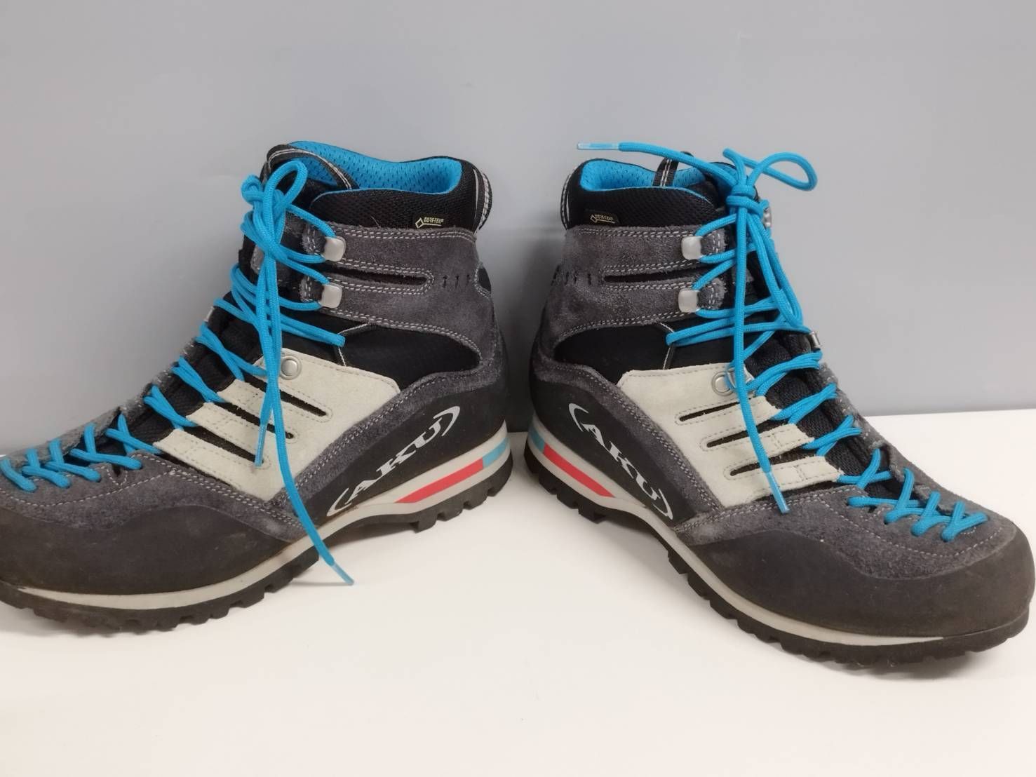 AKU 登山靴 GORE-TEX ブラック/ターコイズ 25.5 美品】AKU アク VIAZ