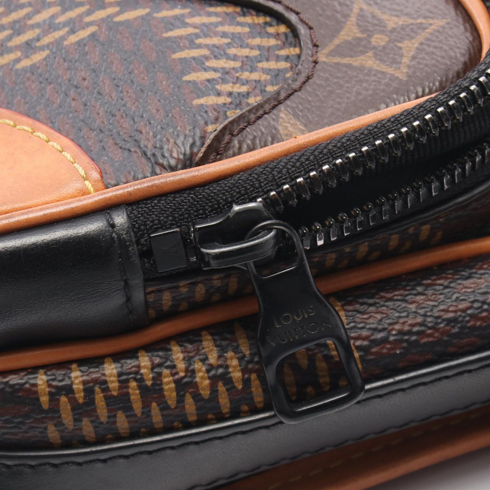 ルイ・ヴィトン LOUIS VUITTON ショルダーバッグ LOUIS VUITTON × NIGO 