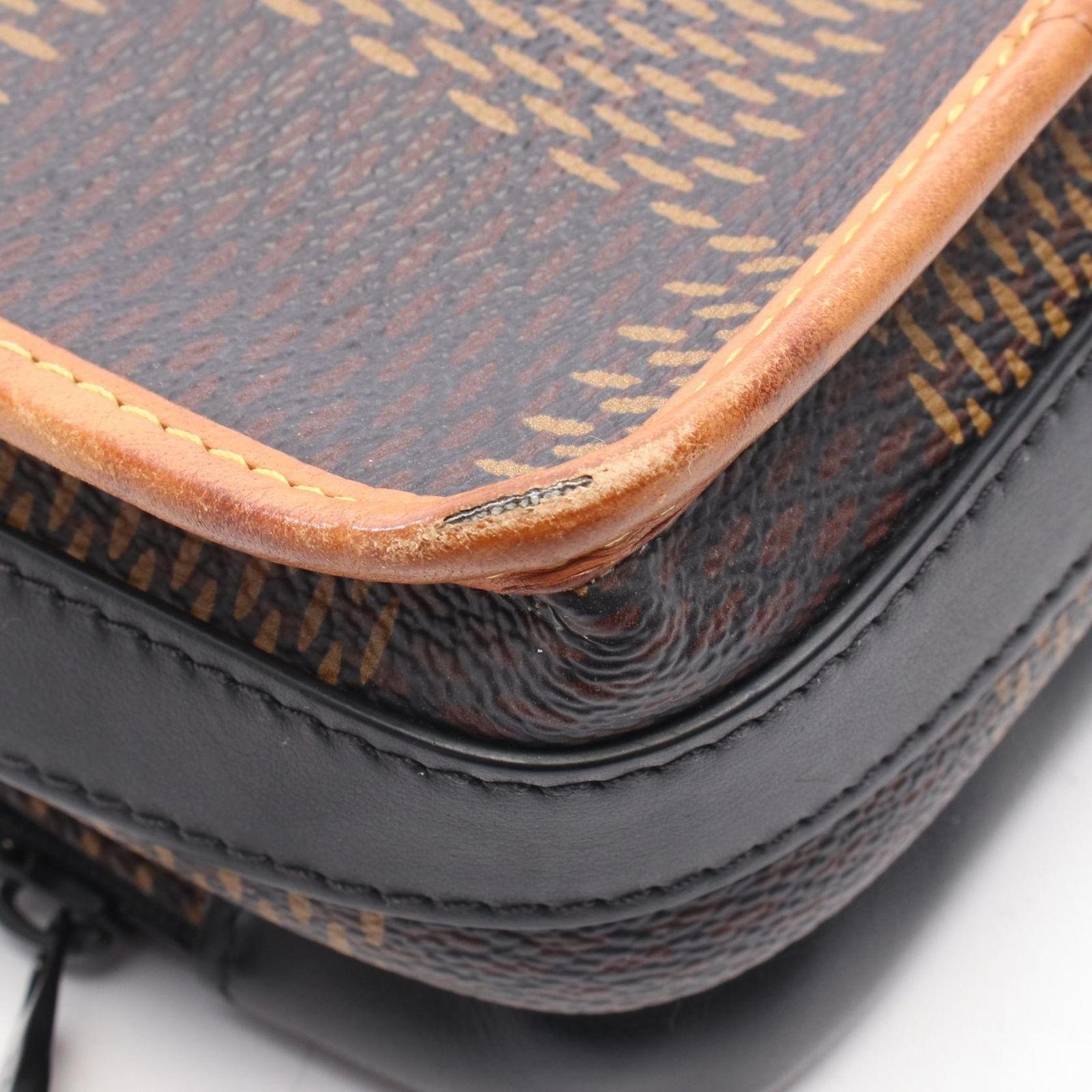 ルイ・ヴィトン LOUIS VUITTON ショルダーバッグ LOUIS VUITTON × NIGO