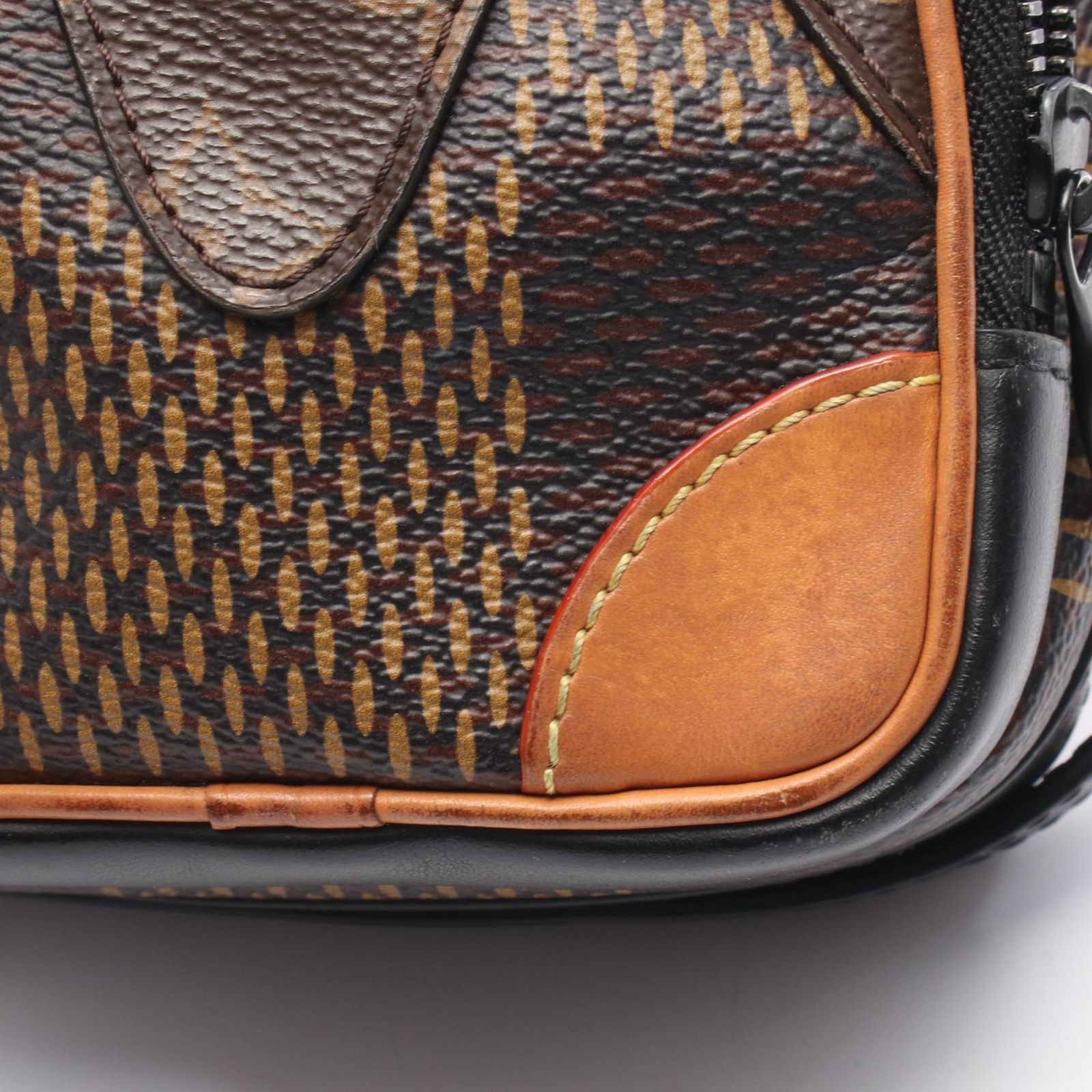 ルイ・ヴィトン LOUIS VUITTON ショルダーバッグ LOUIS VUITTON × NIGO