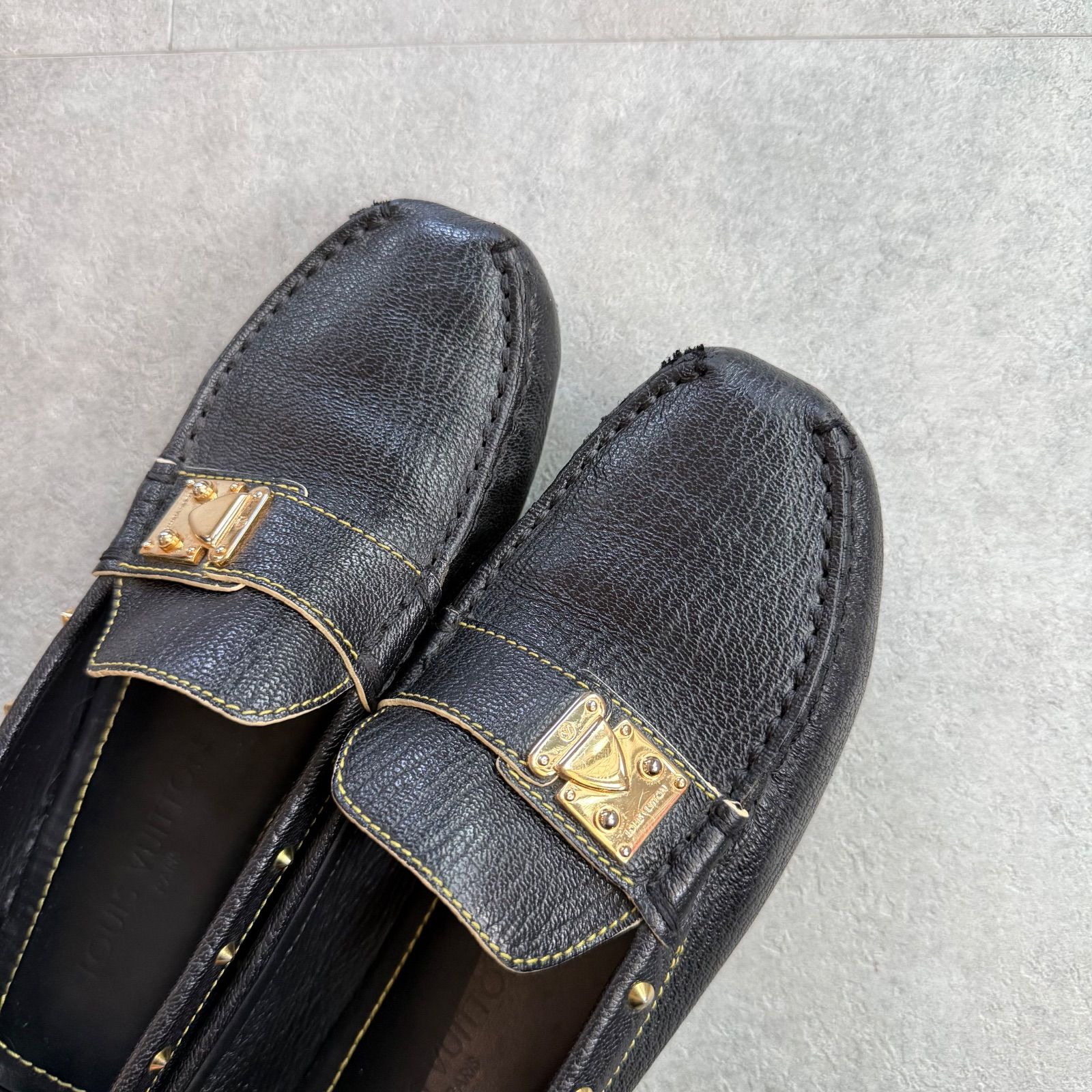 LOUISVUITTON ルイヴィトン LVロゴ金具 スタッズ ローファー 革 レザー