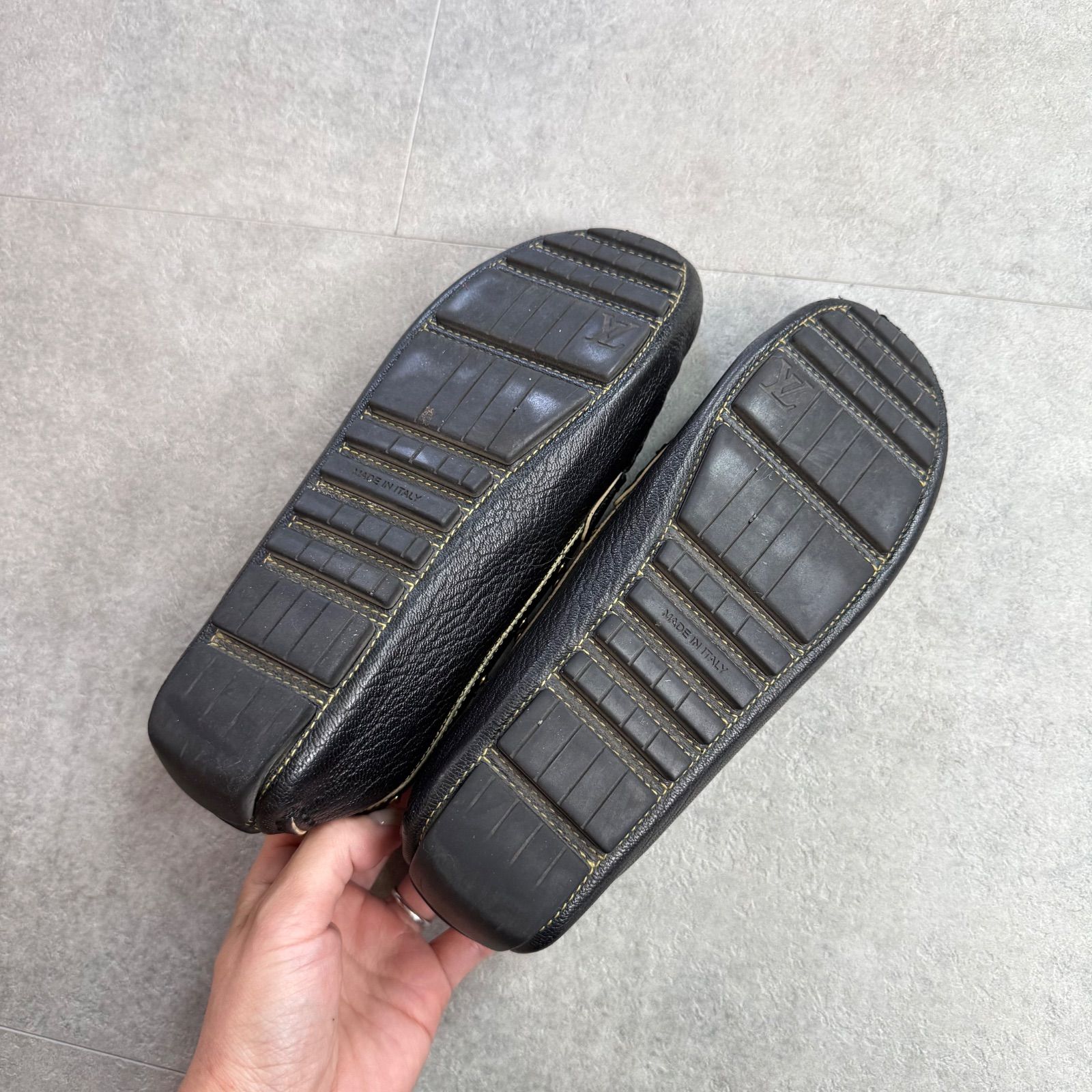 LOUISVUITTON ルイヴィトン LVロゴ金具 スタッズ ローファー 革 レザー