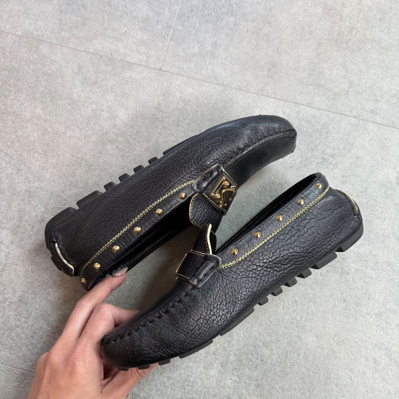 LOUISVUITTON ルイヴィトン LVロゴ金具 スタッズ ローファー 革 レザー