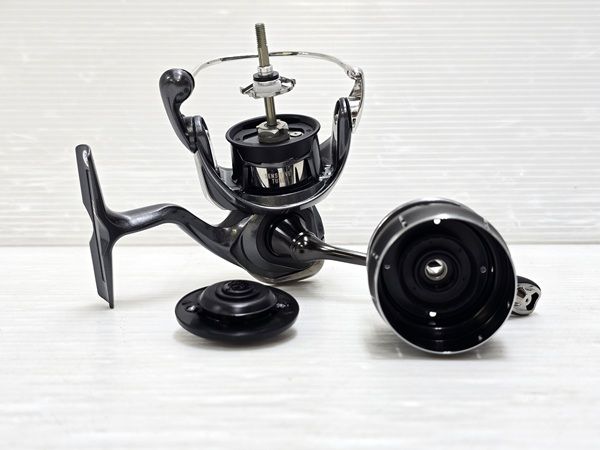 中古品】 ダイワ Daiwa スピニングリール 24ルビアス LT2500S-XH 〇YR