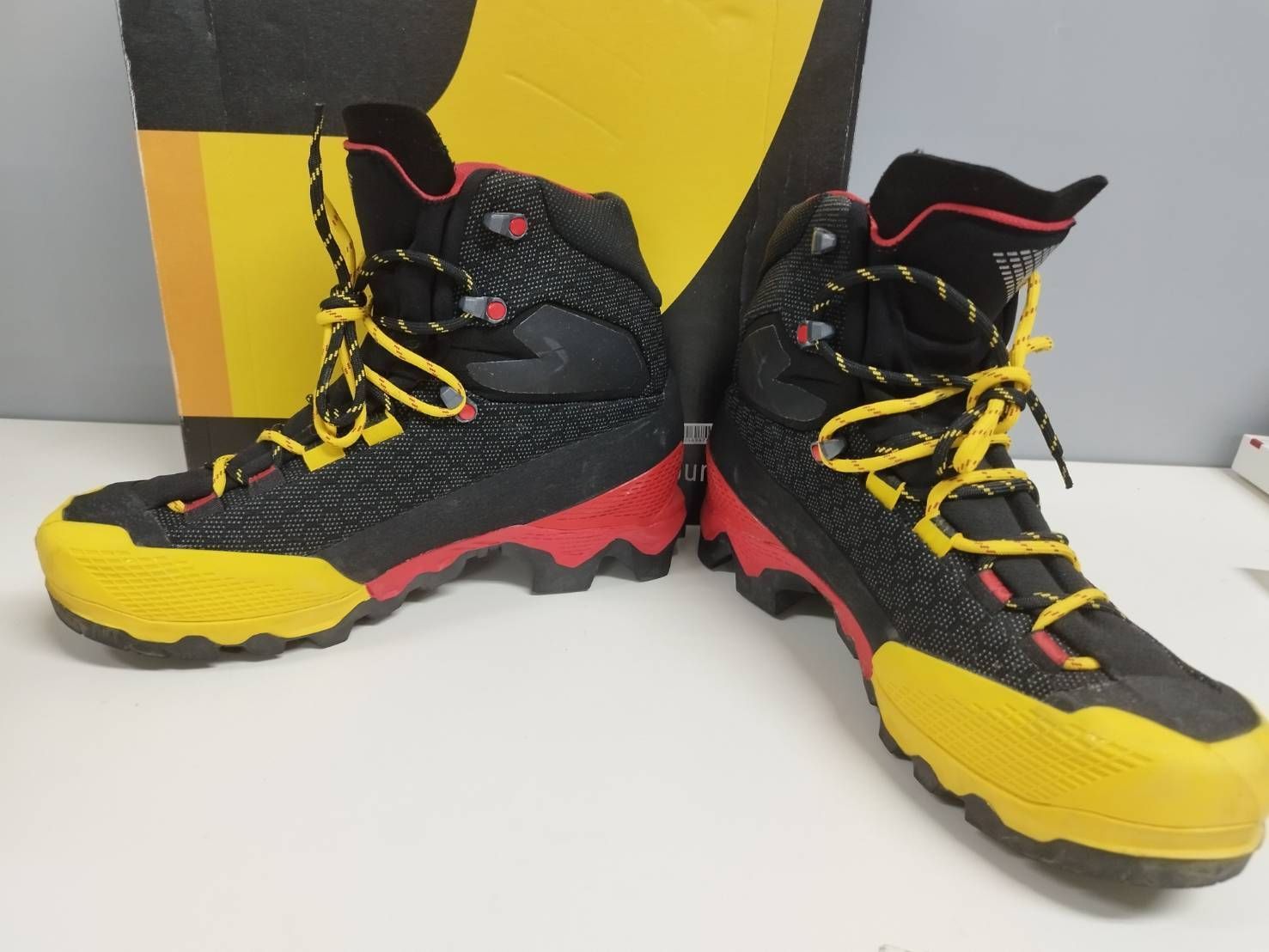 美品】LA SPORTIVA ラスポルティバ エクイリビウム ST GTX/登山靴/UK8 