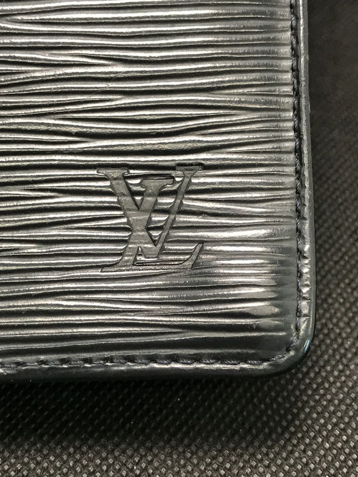 LOUIS VUITTON ルイヴィトン 札入れ エピ ブラック系 2004 - メルカリ