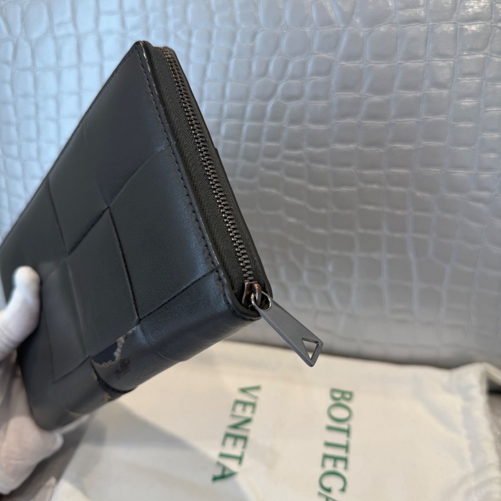 BOTTEGA VENETA マキシイントレチャート ジップアップウォレット 長 