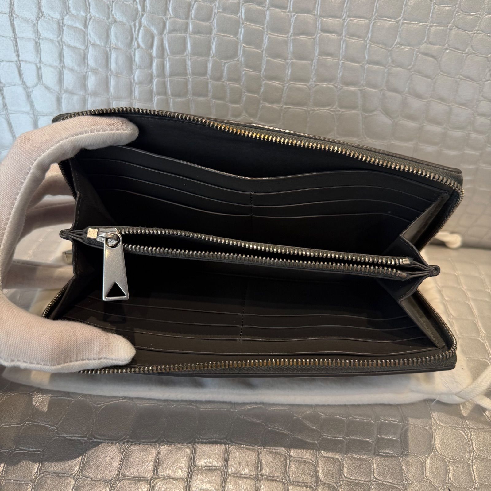 BOTTEGA VENETA マキシイントレチャート ジップアップウォレット 長 