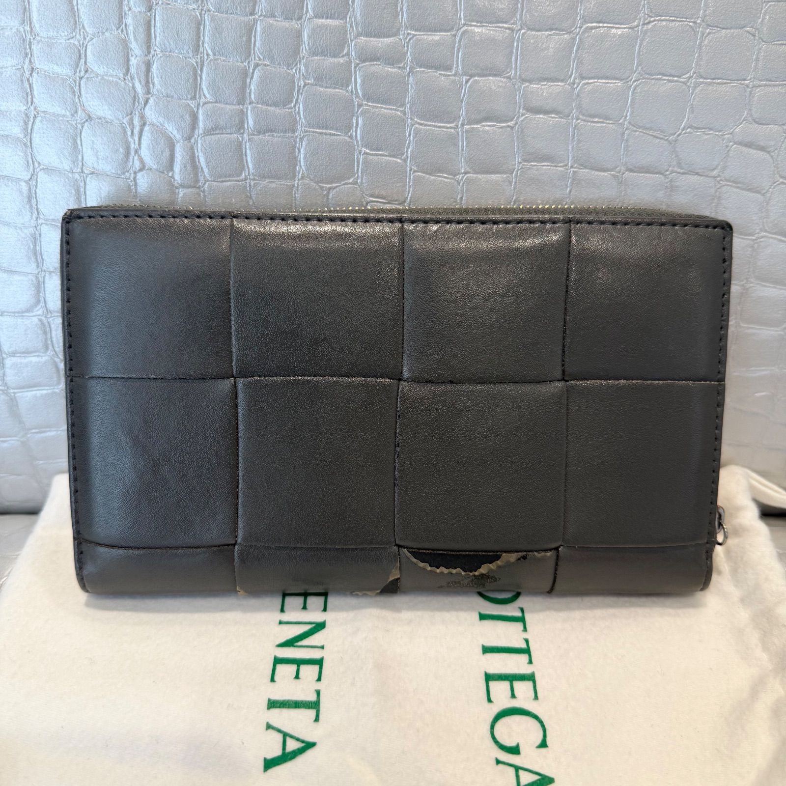 BOTTEGA VENETA マキシイントレチャート ジップアップウォレット 長 
