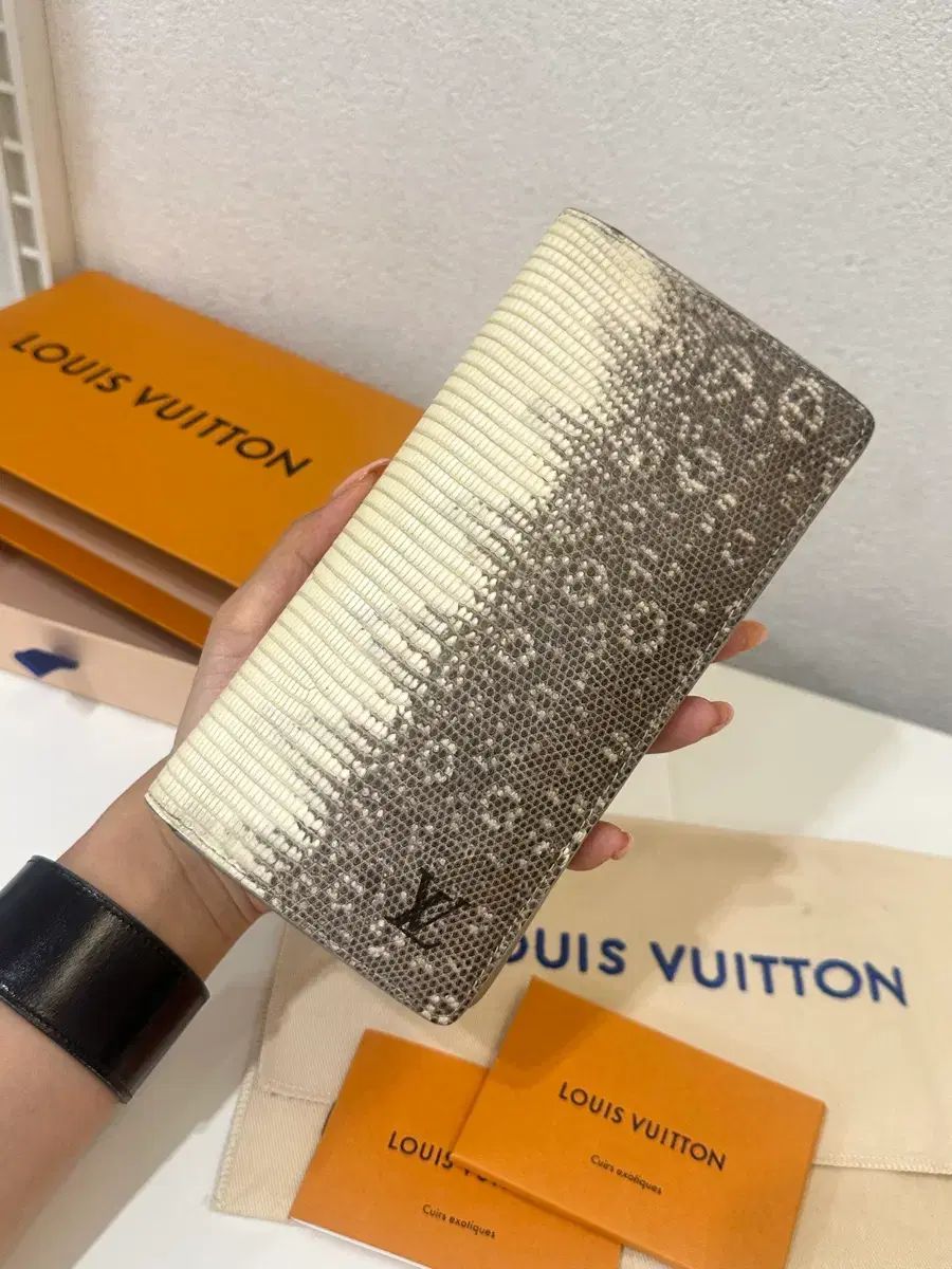 正規品 ルイヴィトン 超高価 イグゾチック リザード ブラッツァ 財布 長財布