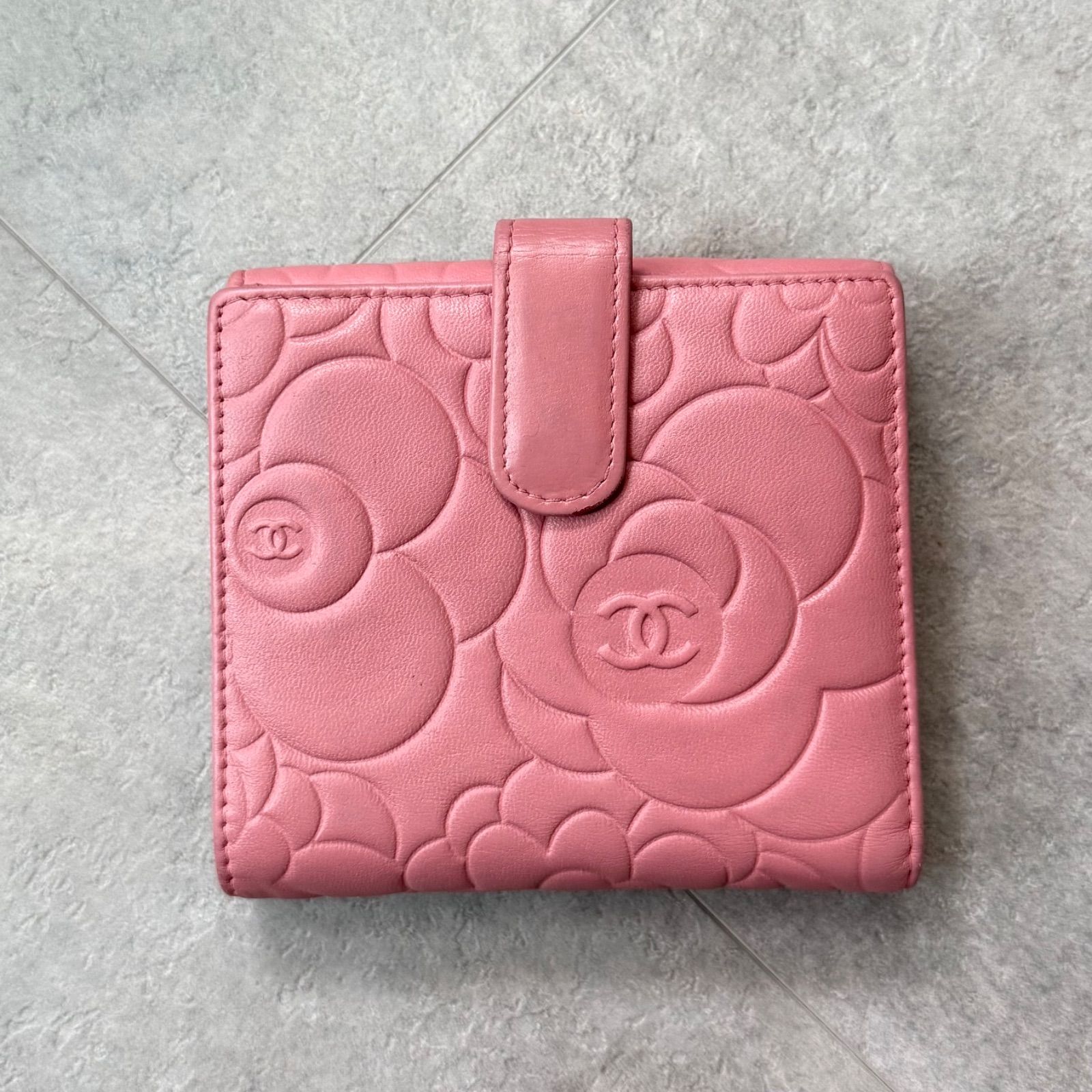 美品 CHANEL シャネル カメリア ココマーク 二つ折り財布 wホック 美品 CHANEL シャネル カメリア ココマーク 二つ折り財布 wホック