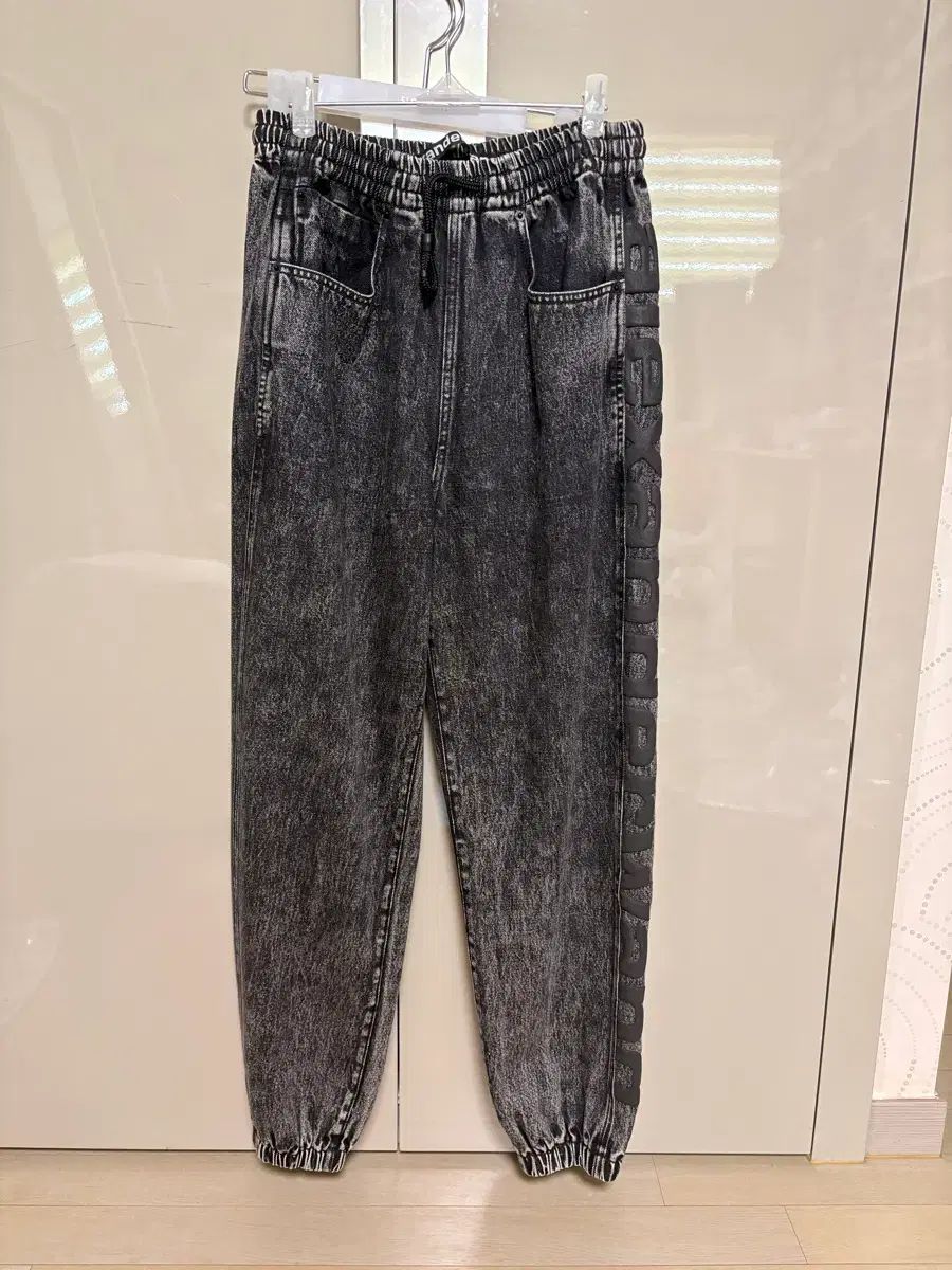 新品) Alexander Wang アレキサンダーワング ロゴ デニムパンツ