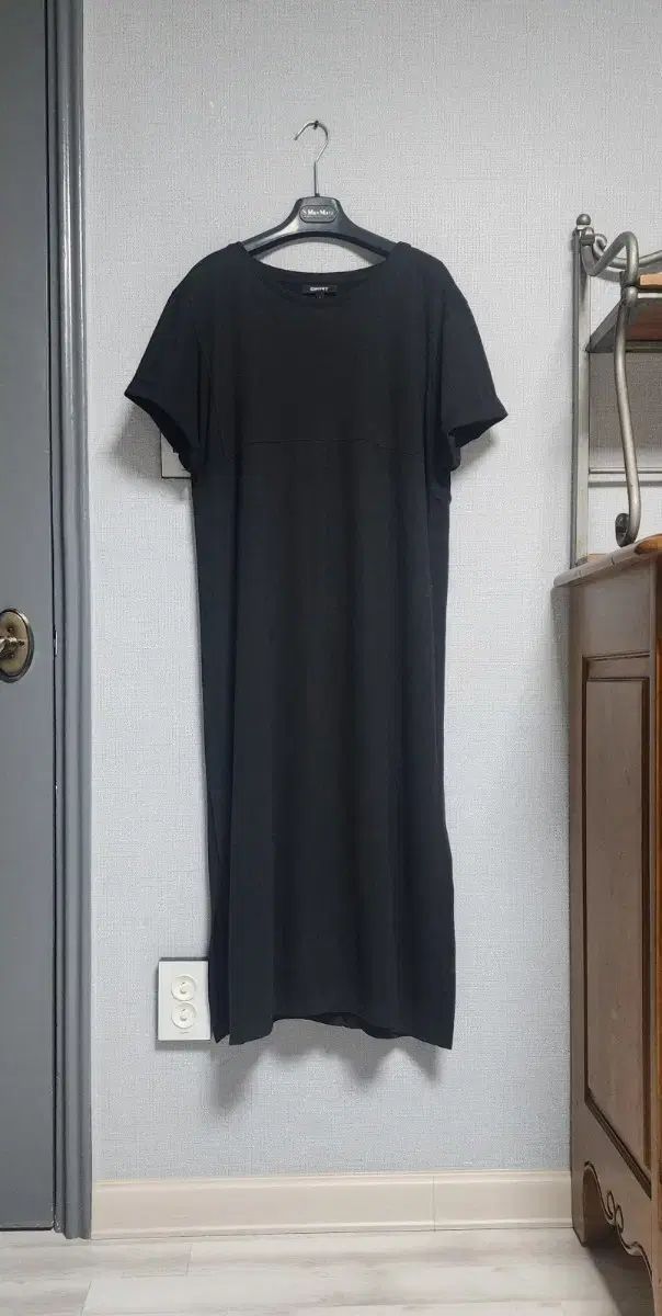 DKNY ブラック 半袖 ロング ONE PIECE (66-77)