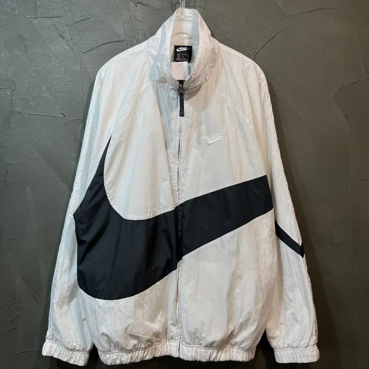 XL NIKE ナイキ 白 ビックスウォッシュ ロゴ ウィンドブレーカー