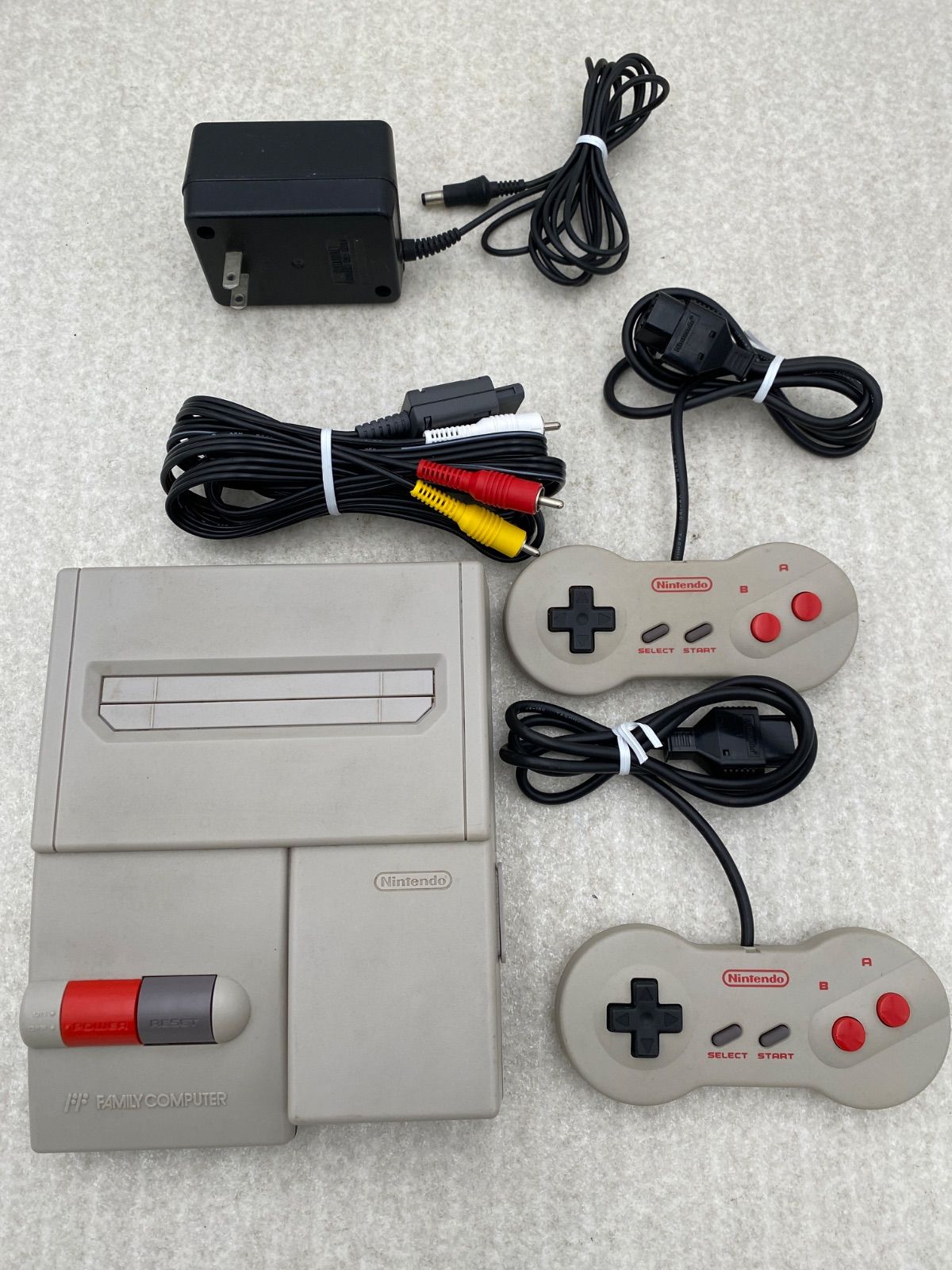 newファミコン ニューファミコン コントローラー2点 動作品 - メルカリ
