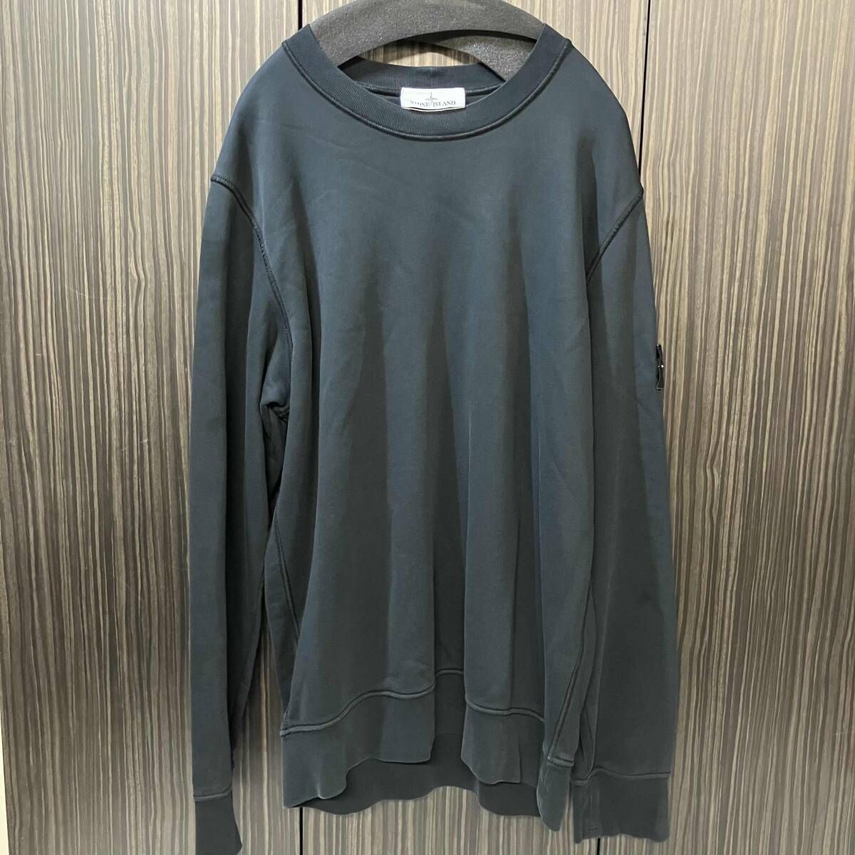 STONE ISLAND sweat ロゴワッペン付きクルーネックスウェットシャツ XL