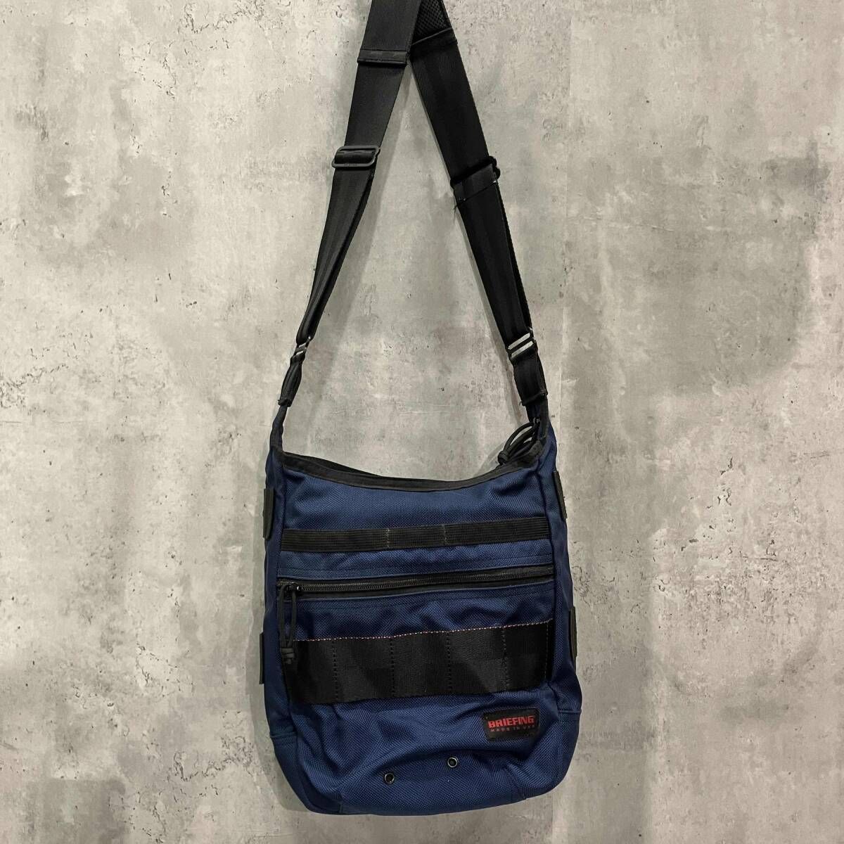 BRIEFING DAY TRIPPER ショルダーバッグ ネイビー ブリーフィング