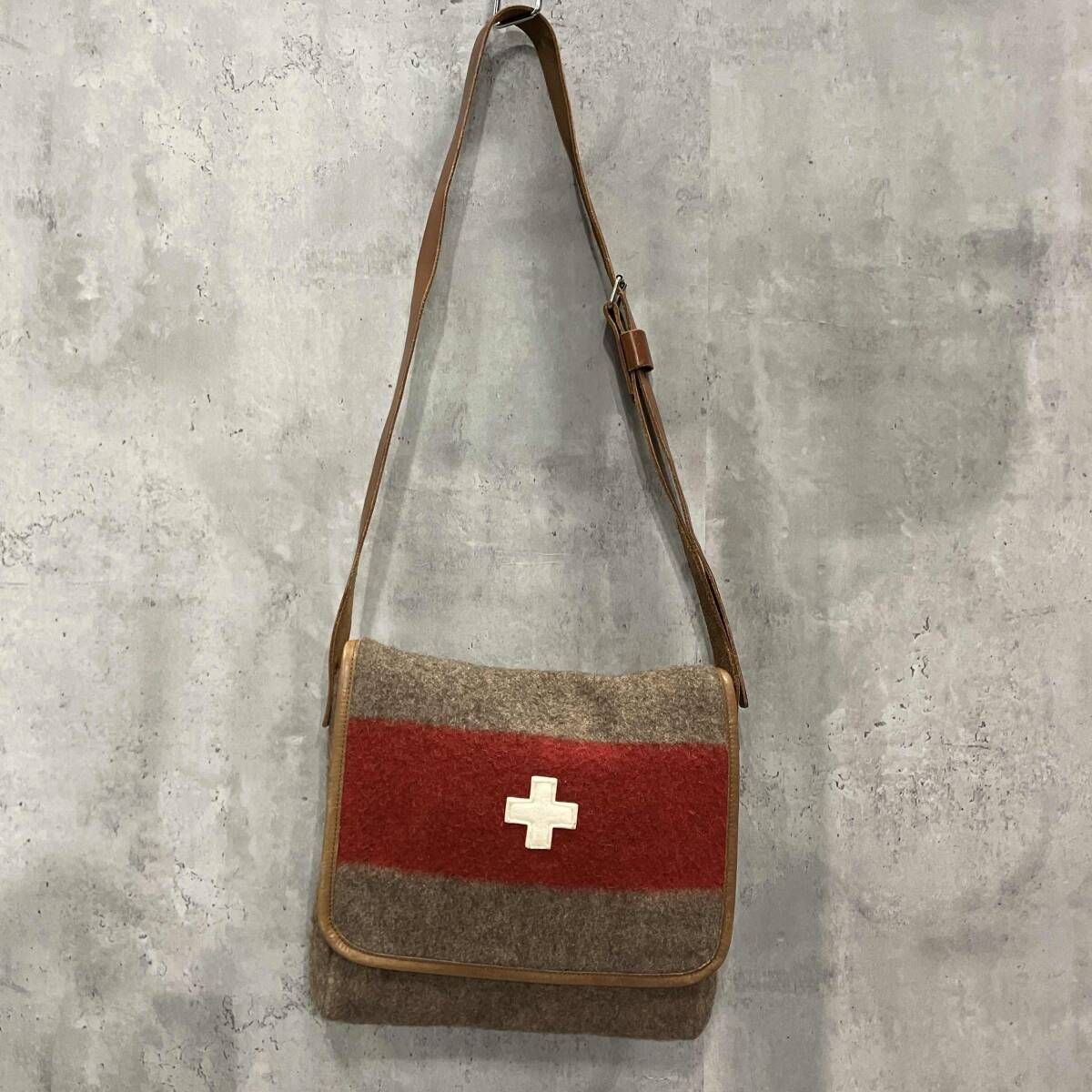 MILITARY スイス軍 ショルダーバッグ ブラウン レッド ミリタリー 