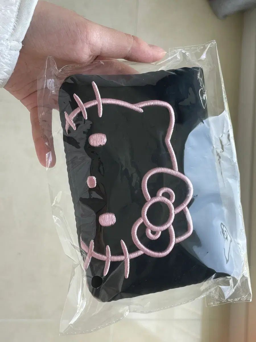 ハローキティ キティ パスポートケース WAKEMAKE(ウェイクメイク) パスポートポーチ 5,954円