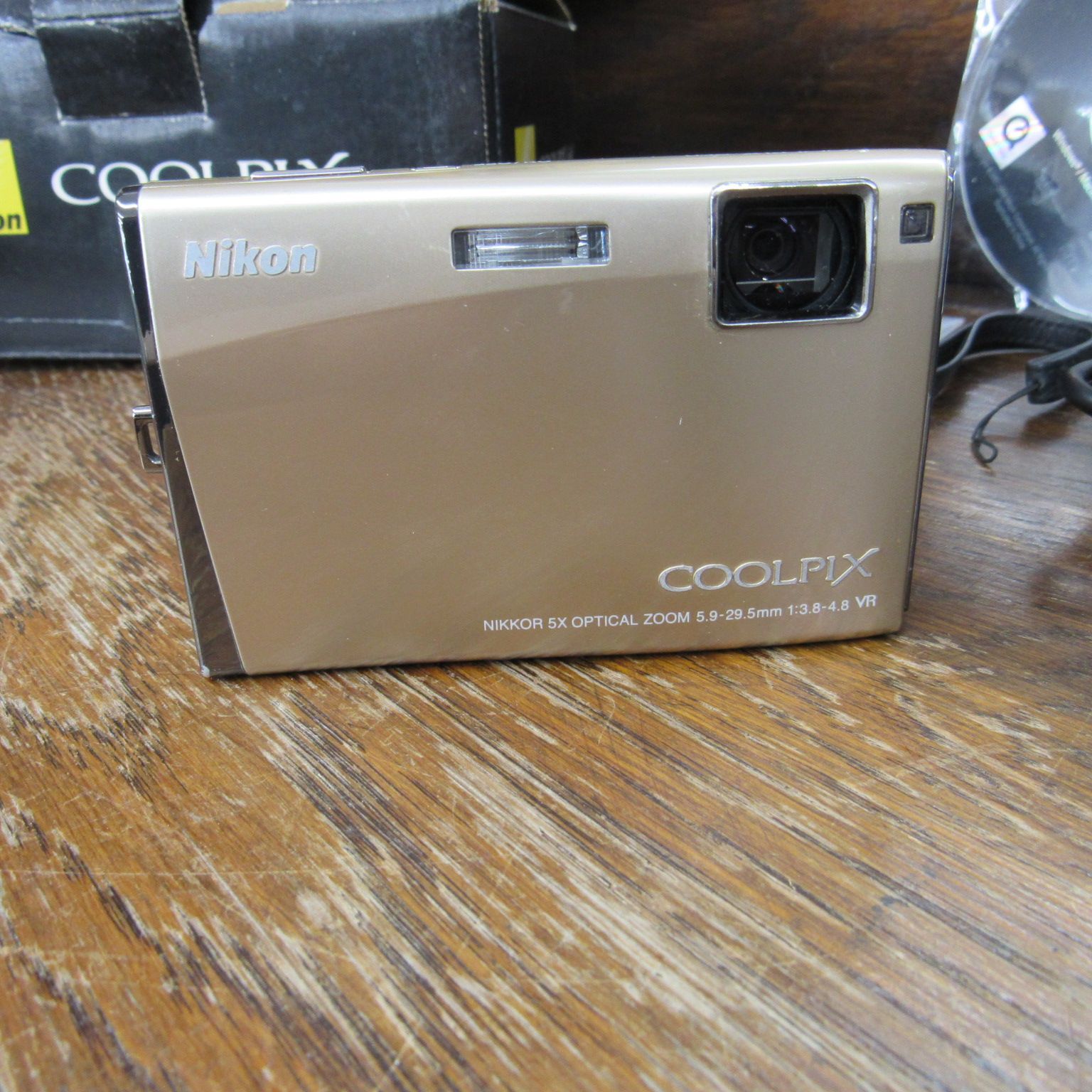 Nikon デジタルカメラ COOLPIX S60 通電確認済み エキスパート藤沢辻堂
