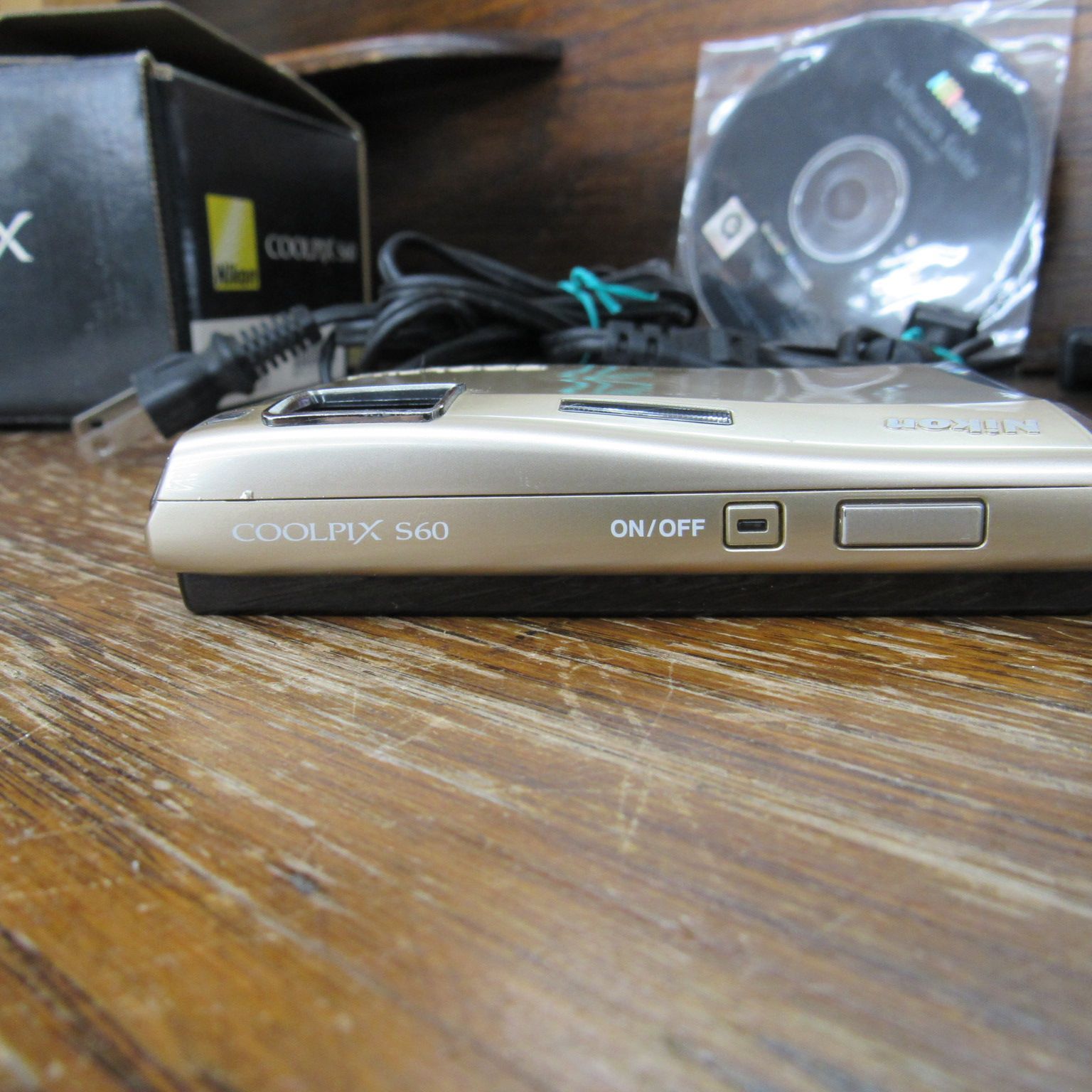 Nikon デジタルカメラ COOLPIX S60 通電確認済み エキスパート藤沢辻堂