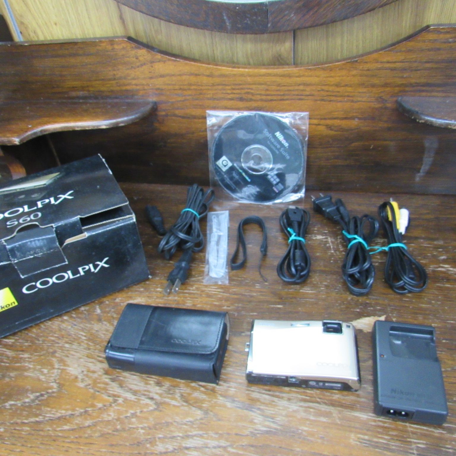 Nikon デジタルカメラ COOLPIX S60 通電確認済み エキスパート藤沢辻堂