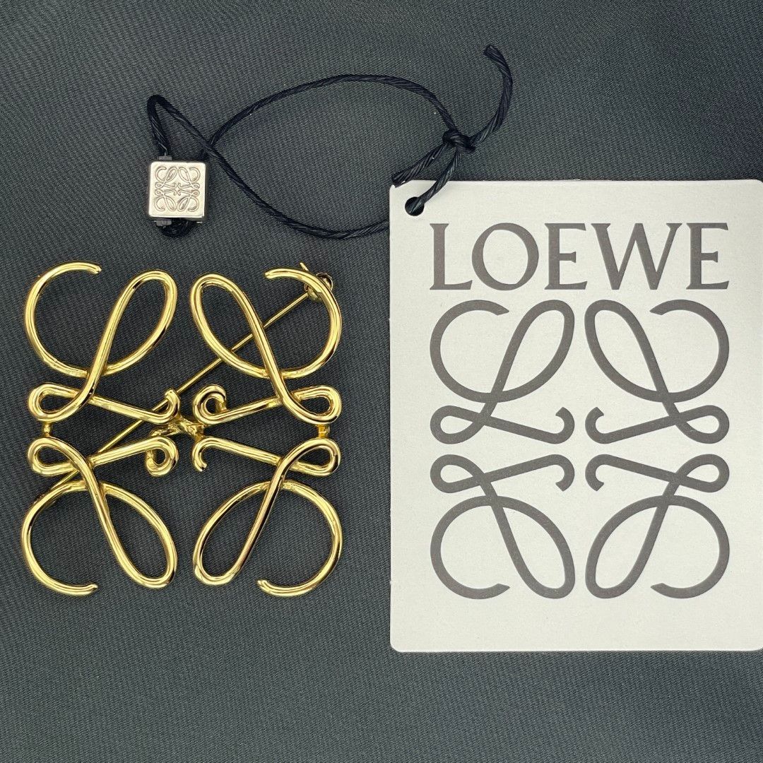 ロエベ　アナグラムブローチ　ゴールド　箱付き ロエベ LOEWE アナグラム ブローチ ゴールド 真鍮 付属品あり 保存袋