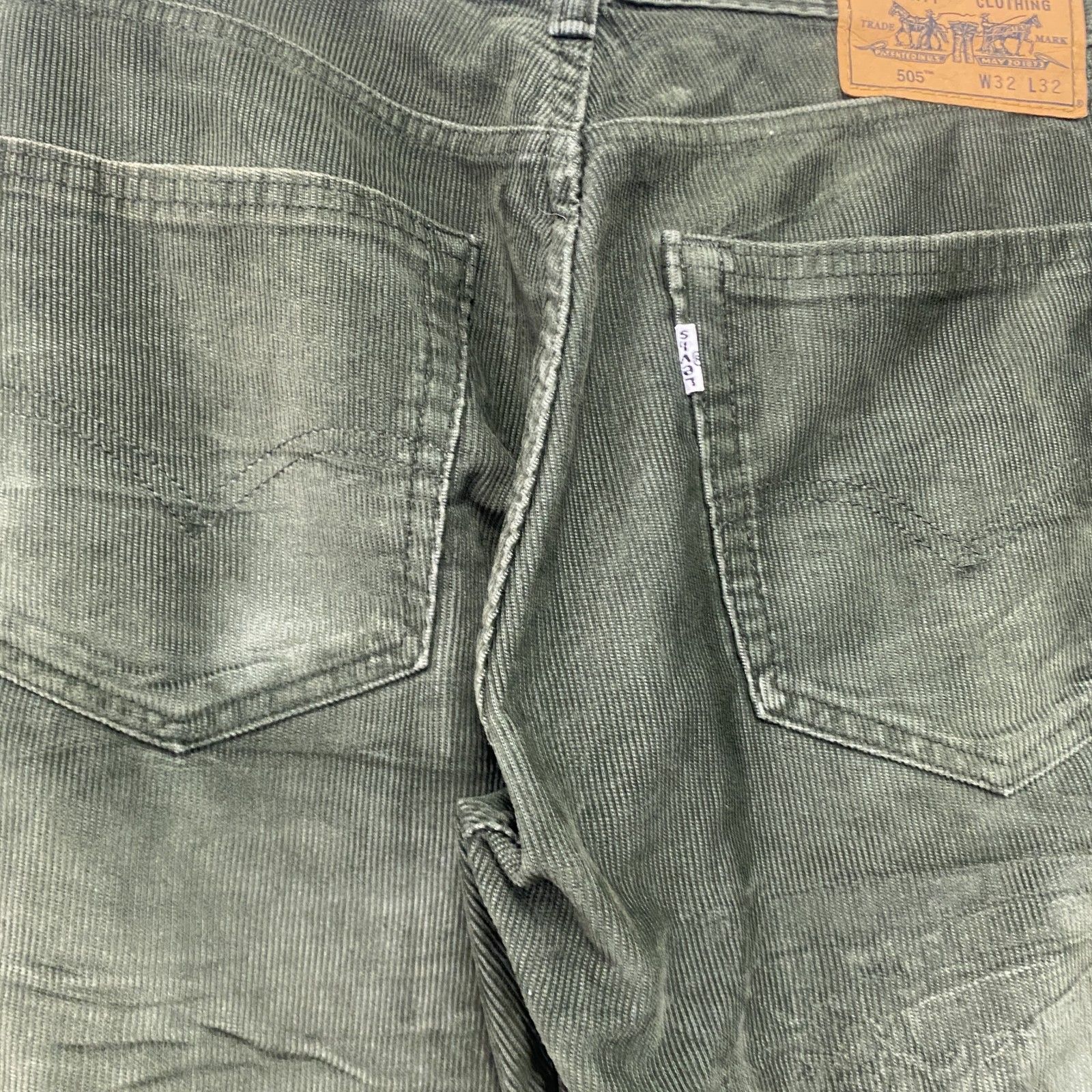 Levi's リーバイス 505 コーデュロイパンツ ジップフライ カーキ Levi's リーバイス 505 コーデュロイパンツ ジップフライ カーキ