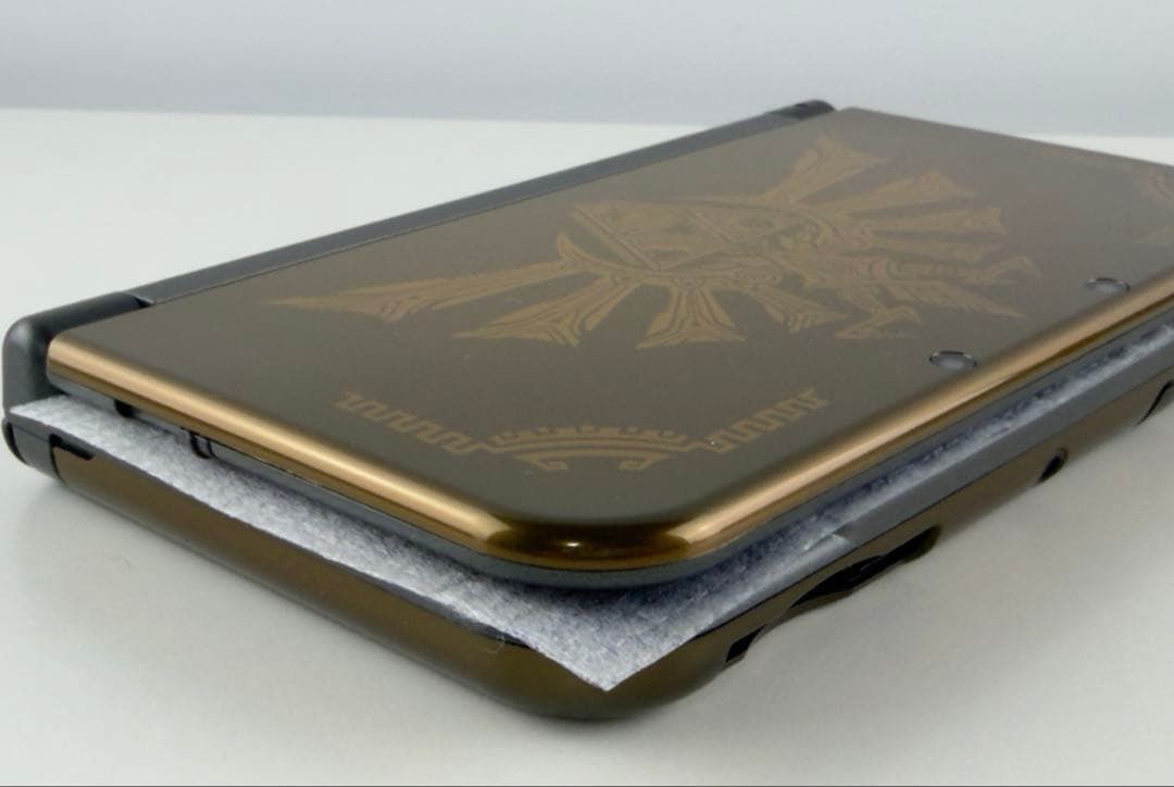 ほぼ新品 NEW 3DS LL ゼルダの伝説 ハイラルエディション IPS液晶 New